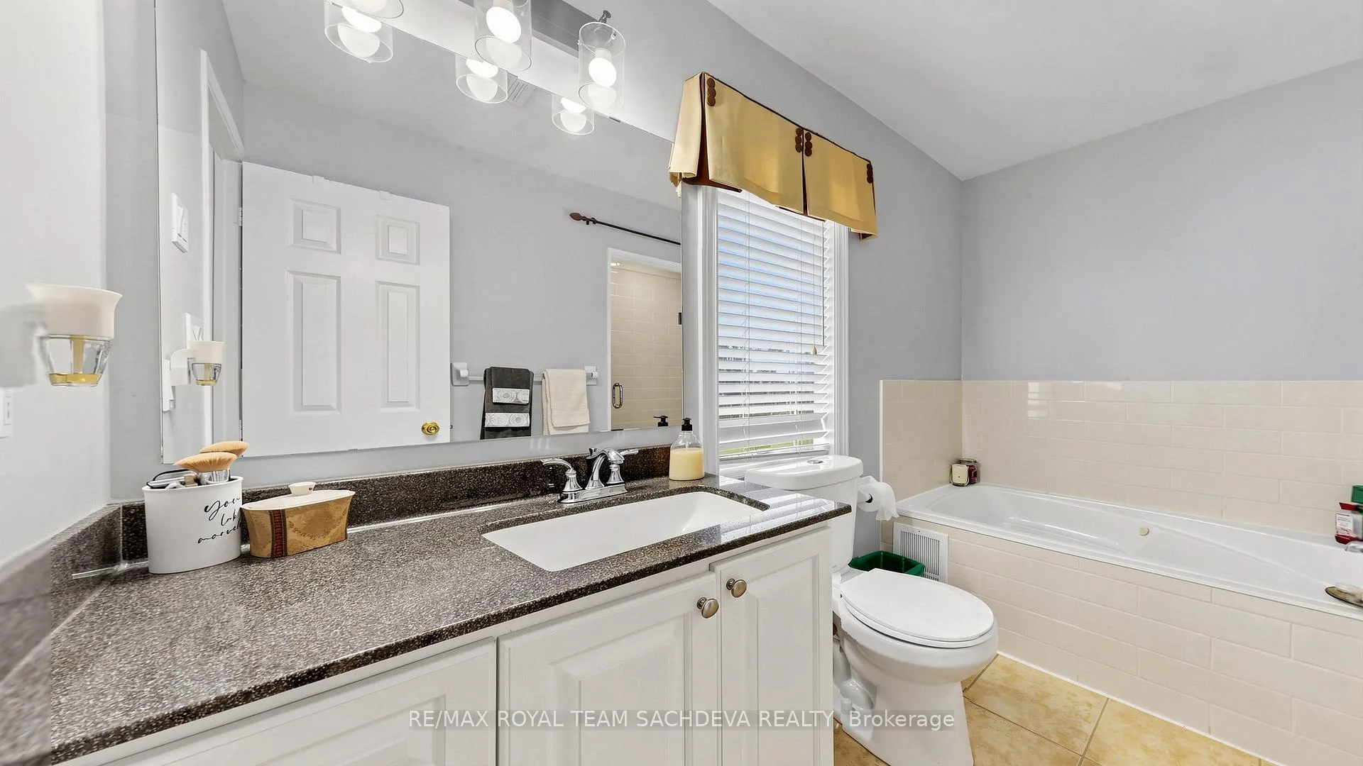 Photo 25 of 86 Stagecoach Circle, Scarborough, Centennial Scarborough — HOMEH