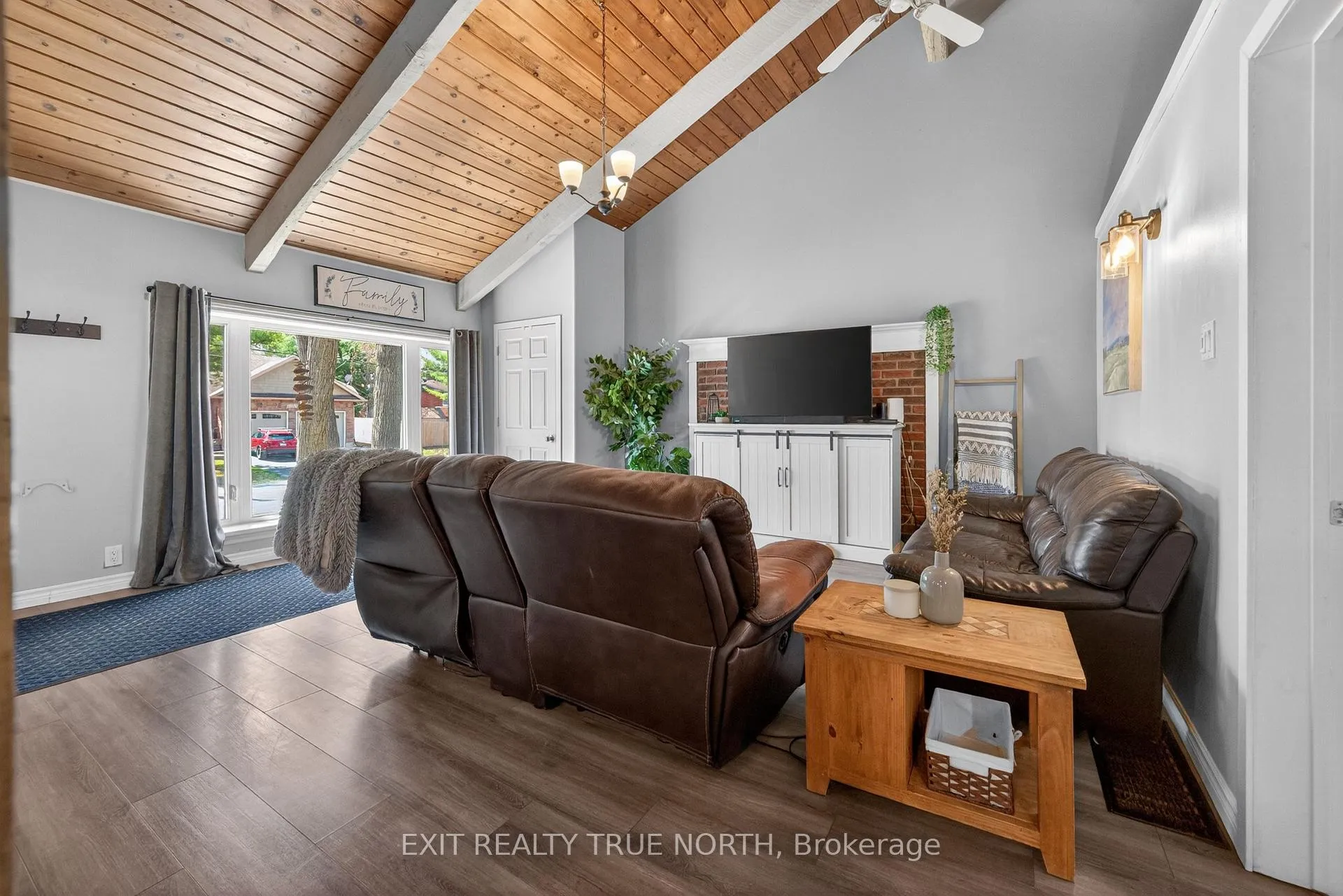 Photo 4 of 70 Knox Road W, Wasaga Beach — HOMEH