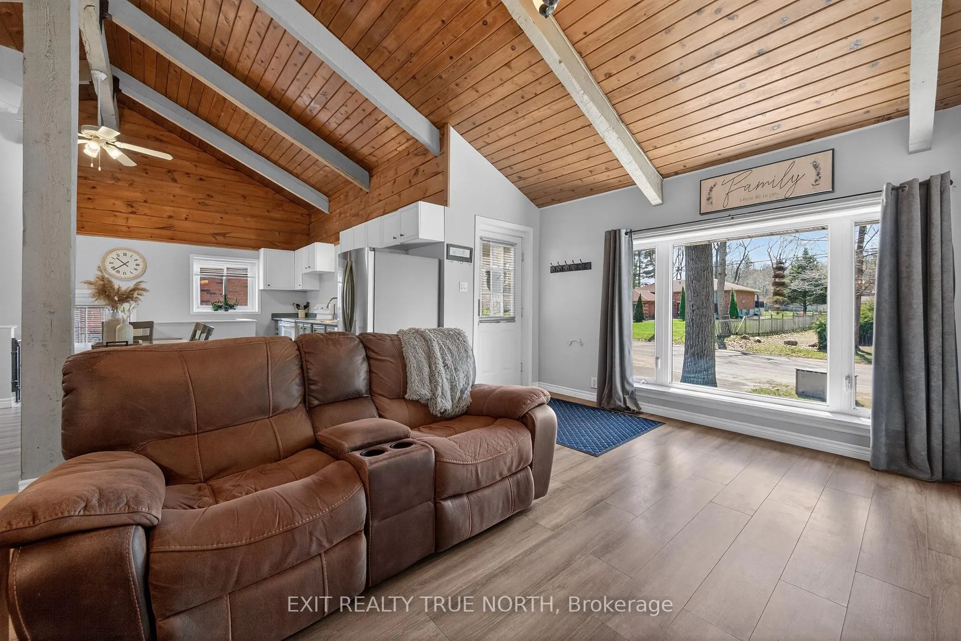 Photo 6 of 70 Knox Road W, Wasaga Beach — HOMEH
