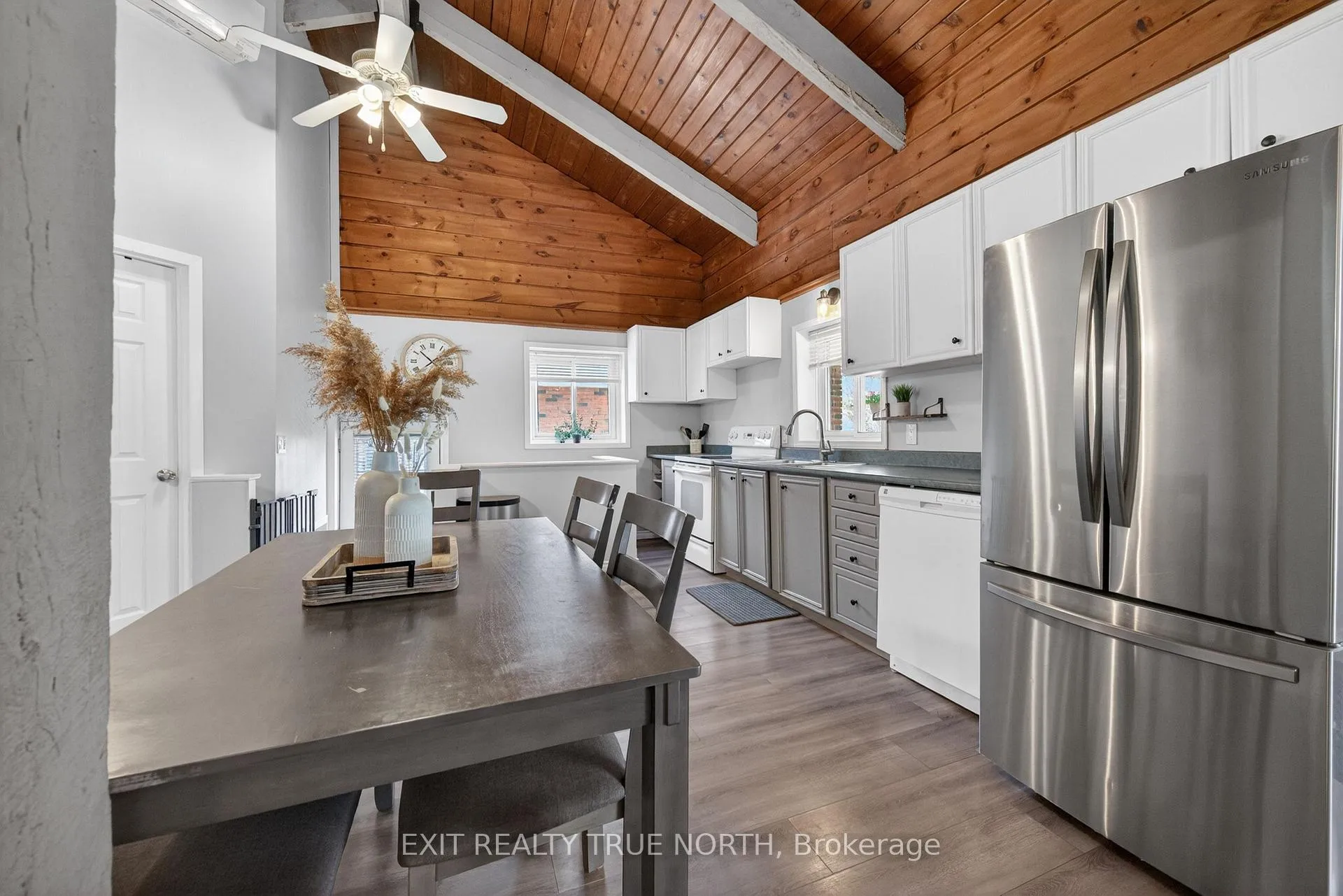 Photo 8 of 70 Knox Road W, Wasaga Beach — HOMEH