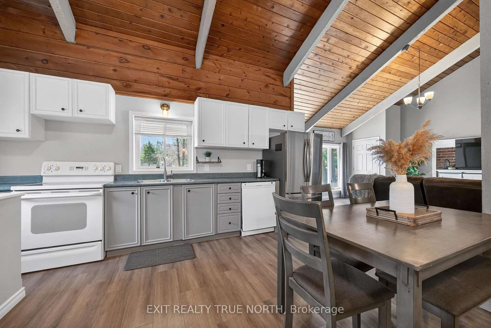 Photo 9 of 70 Knox Road W, Wasaga Beach — HOMEH