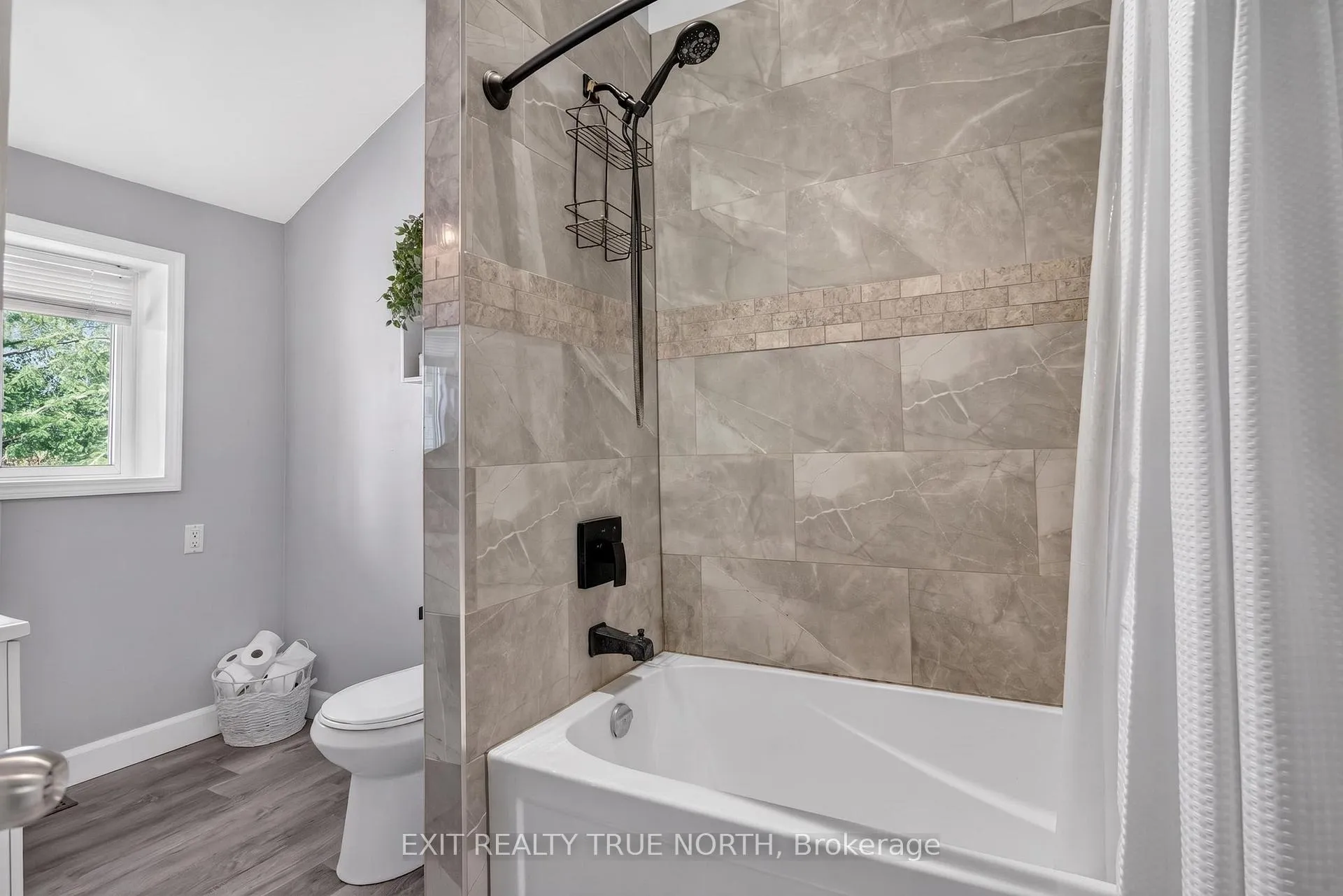 Photo 14 of 70 Knox Road W, Wasaga Beach — HOMEH