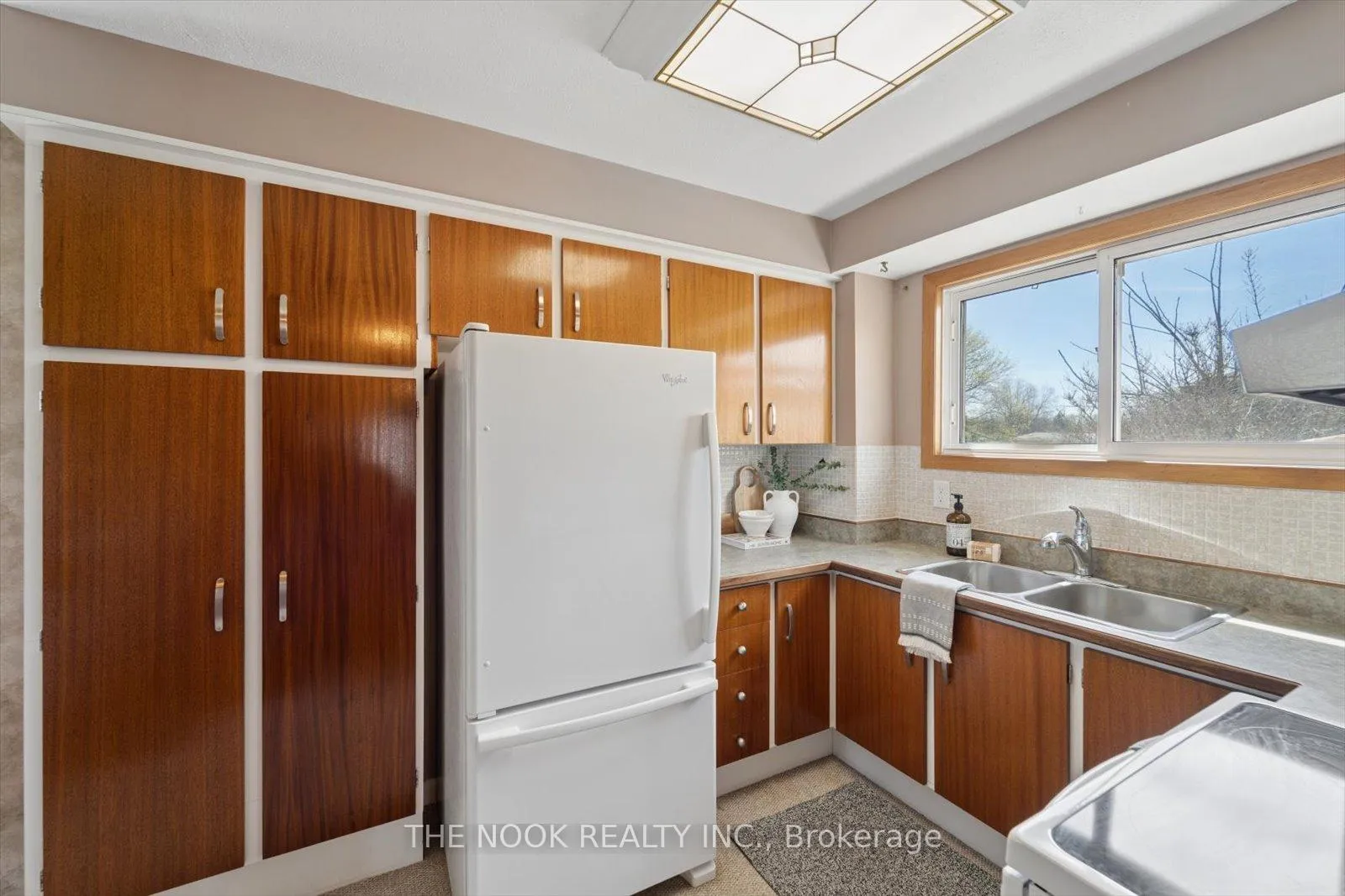 Photo 9 of 645 Annapolis Avenue, Oshawa, McLaughlin — HOMEH