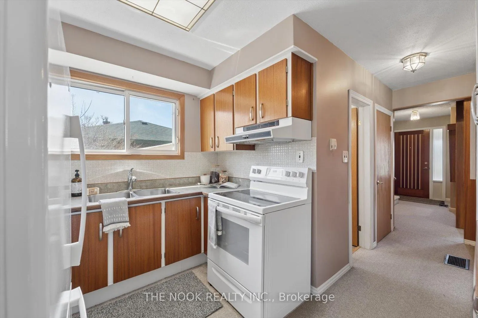 Photo 10 of 645 Annapolis Avenue, Oshawa, McLaughlin — HOMEH