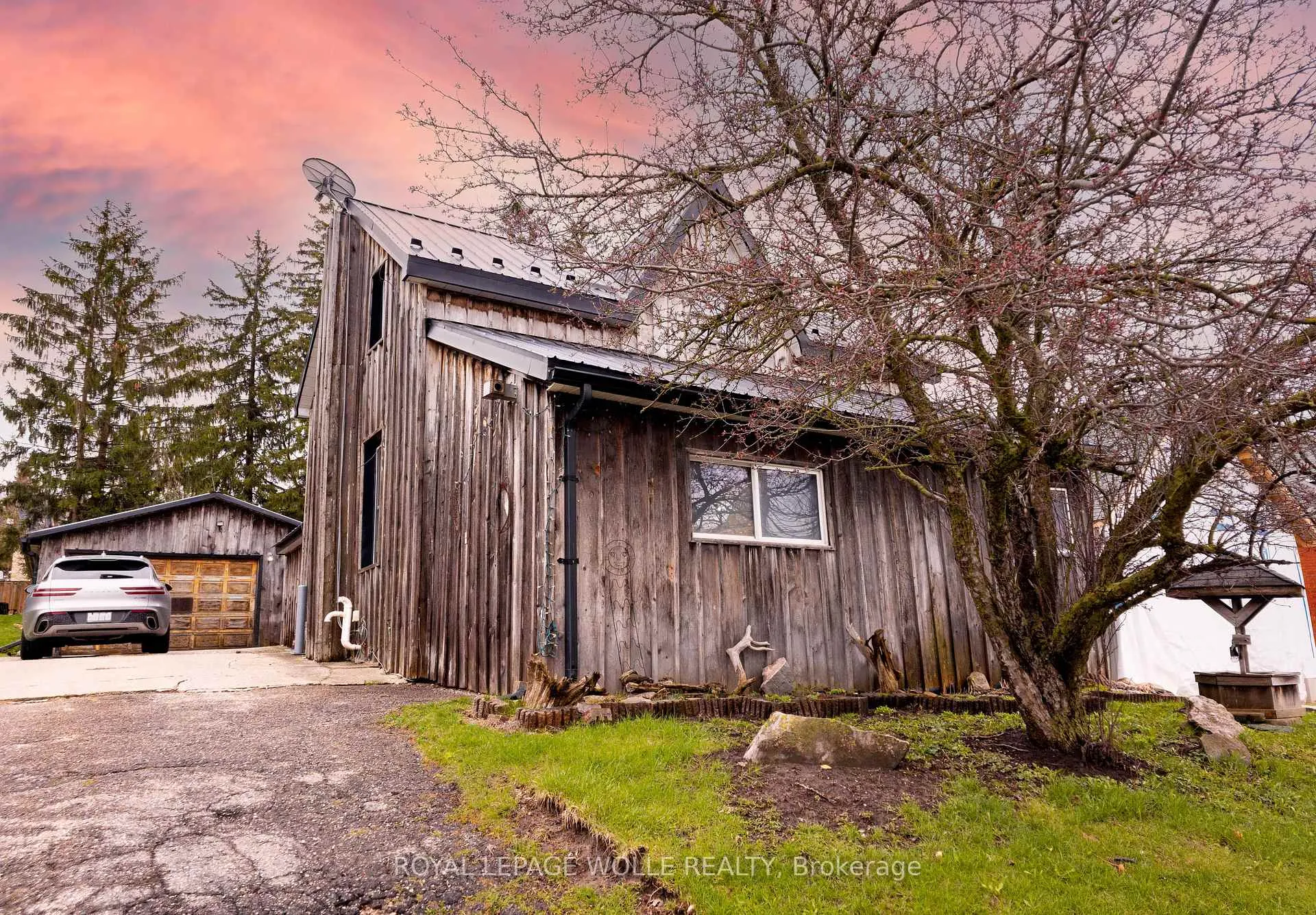 Photo 2 of 19 Spring Street S, Mapleton, Rural Mapleton — HOMEH
