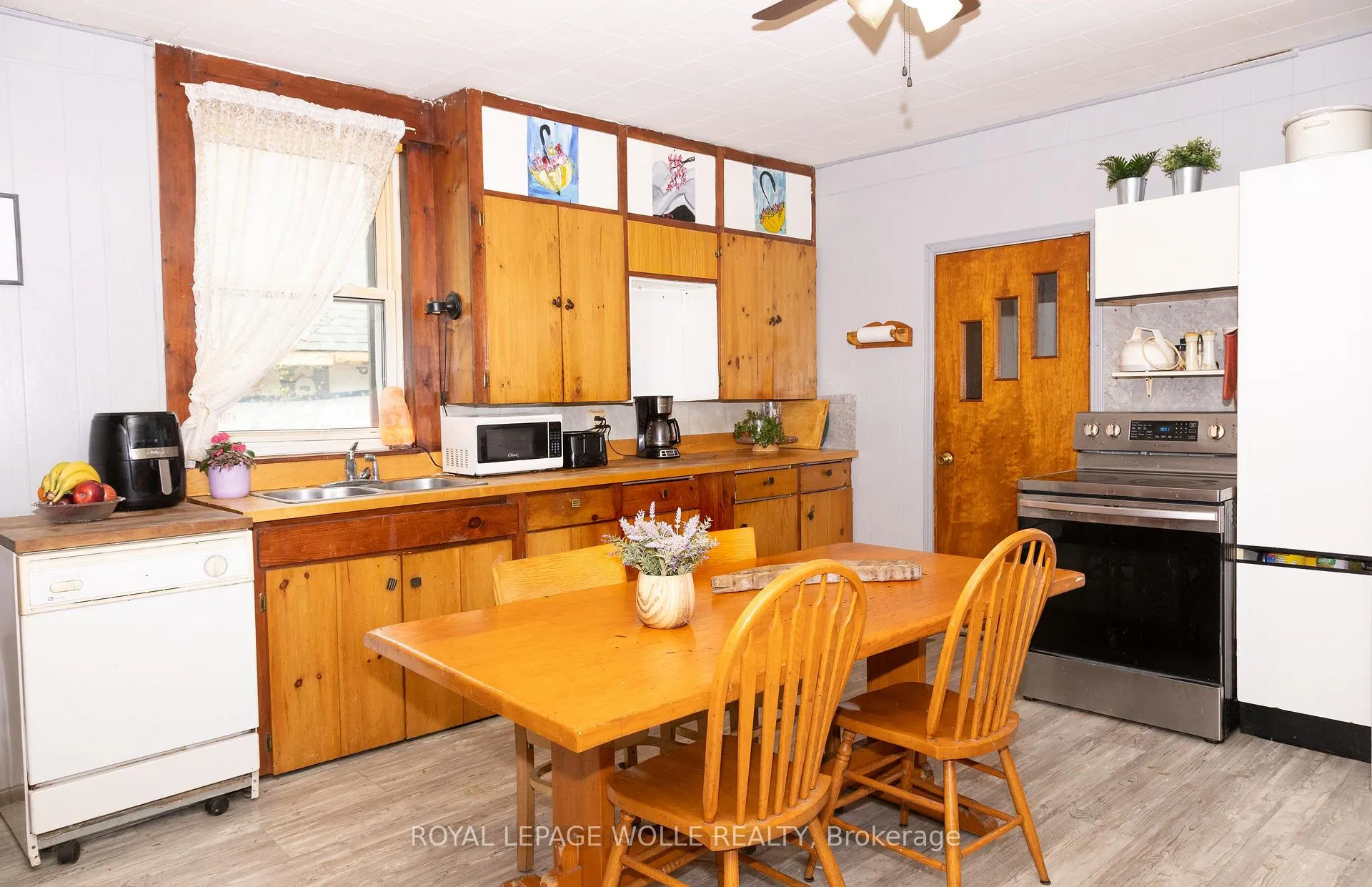 Photo 11 of 19 Spring Street S, Mapleton, Rural Mapleton — HOMEH