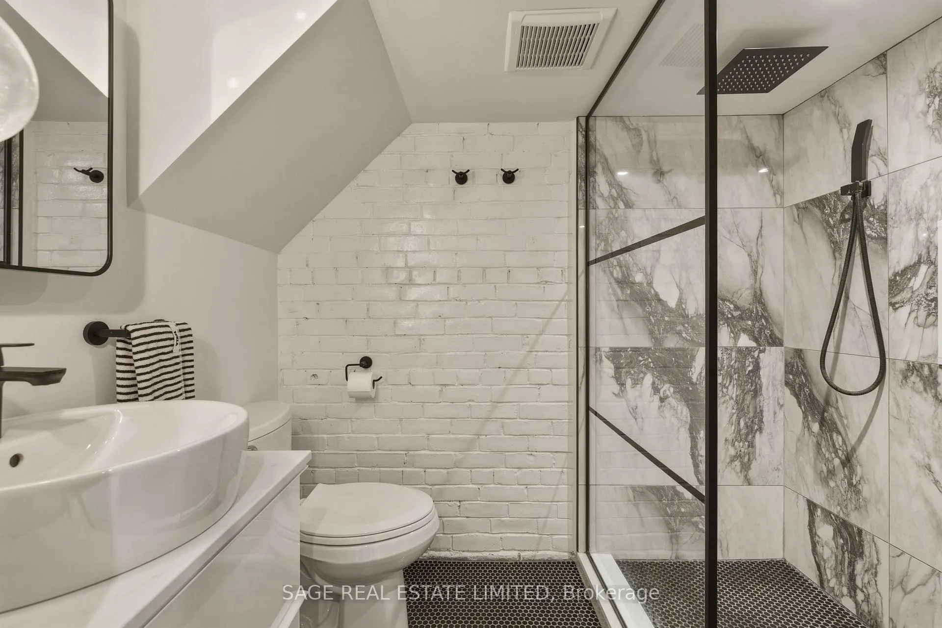 Photo 32 of 31 Glenmore Road, Toronto, Woodbine Corridor — HOMEH