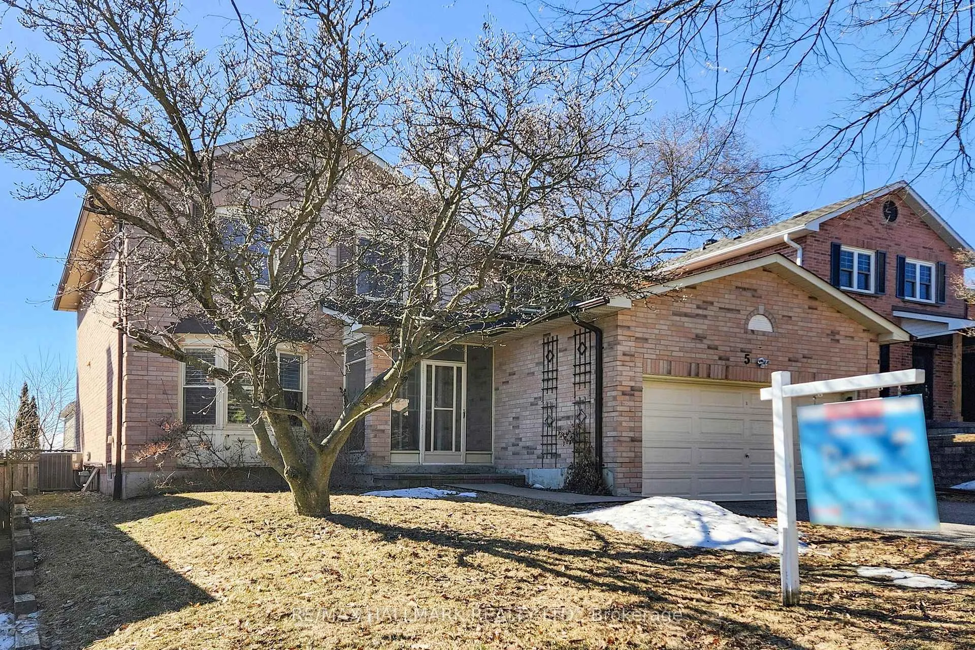 Photo 1 of 5 Valley Crescent, Aurora, Aurora Heights — HOMEH