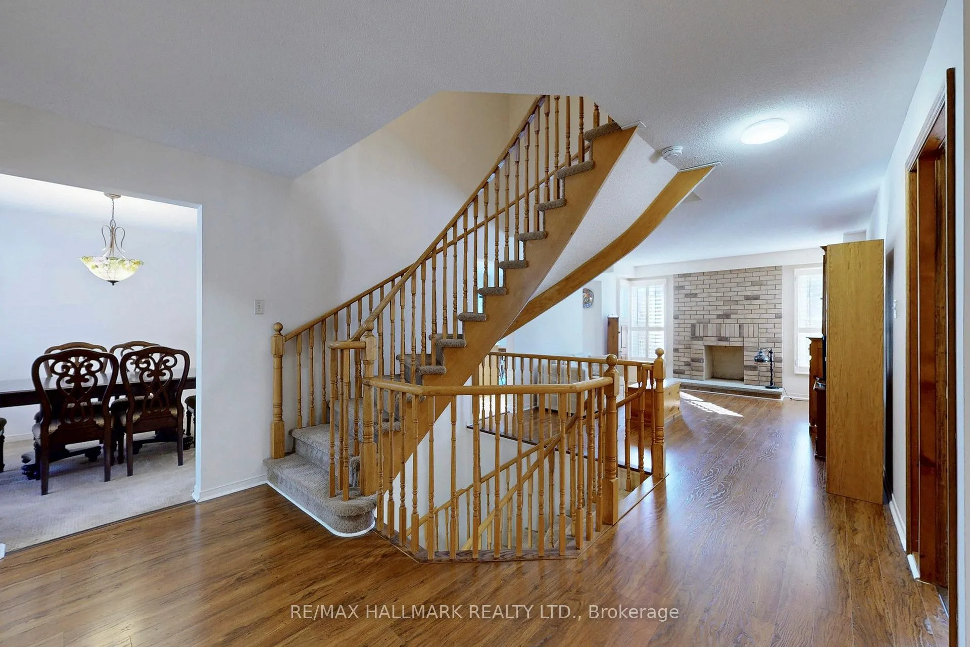 Photo 4 of 5 Valley Crescent, Aurora, Aurora Heights — HOMEH