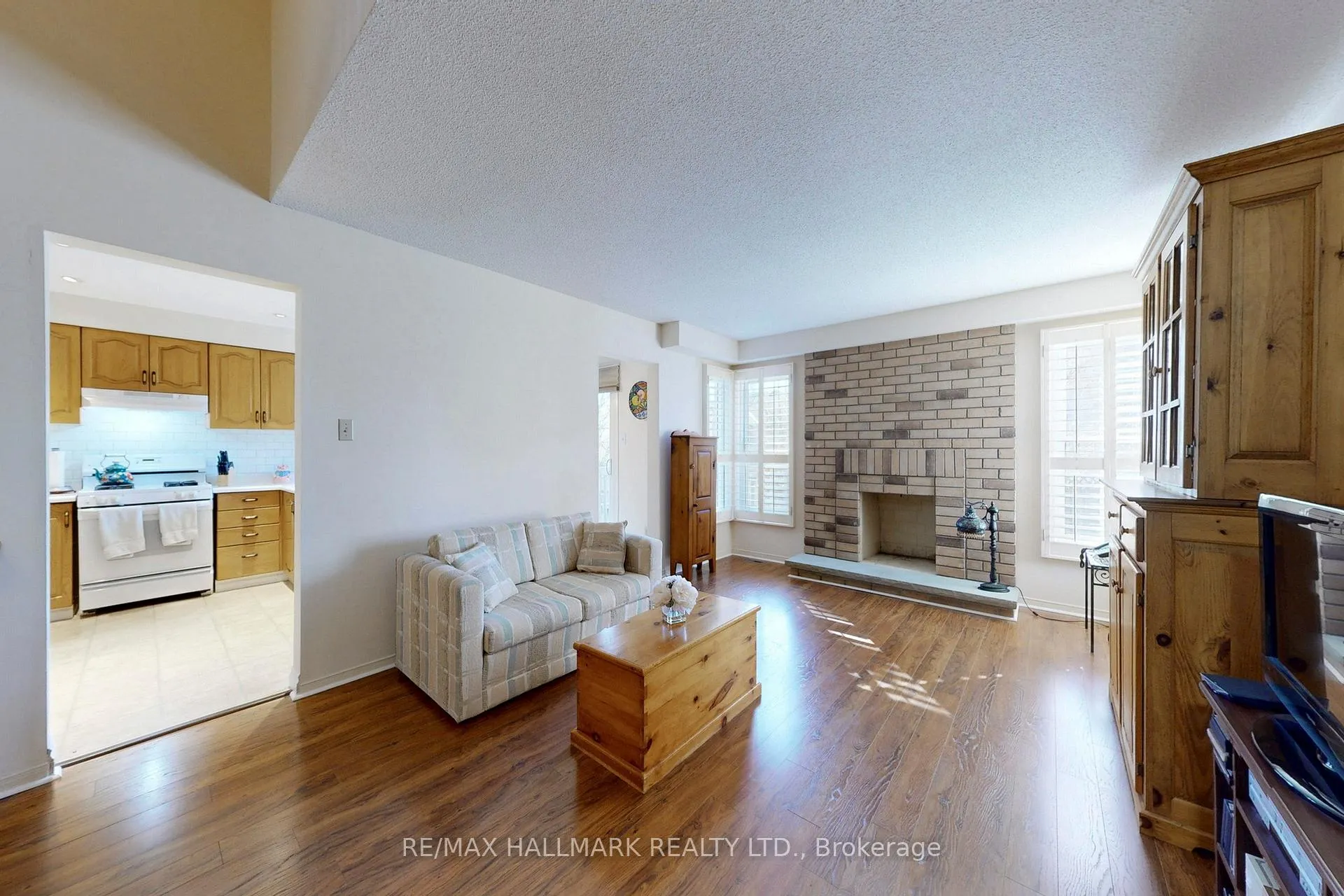 Photo 5 of 5 Valley Crescent, Aurora, Aurora Heights — HOMEH
