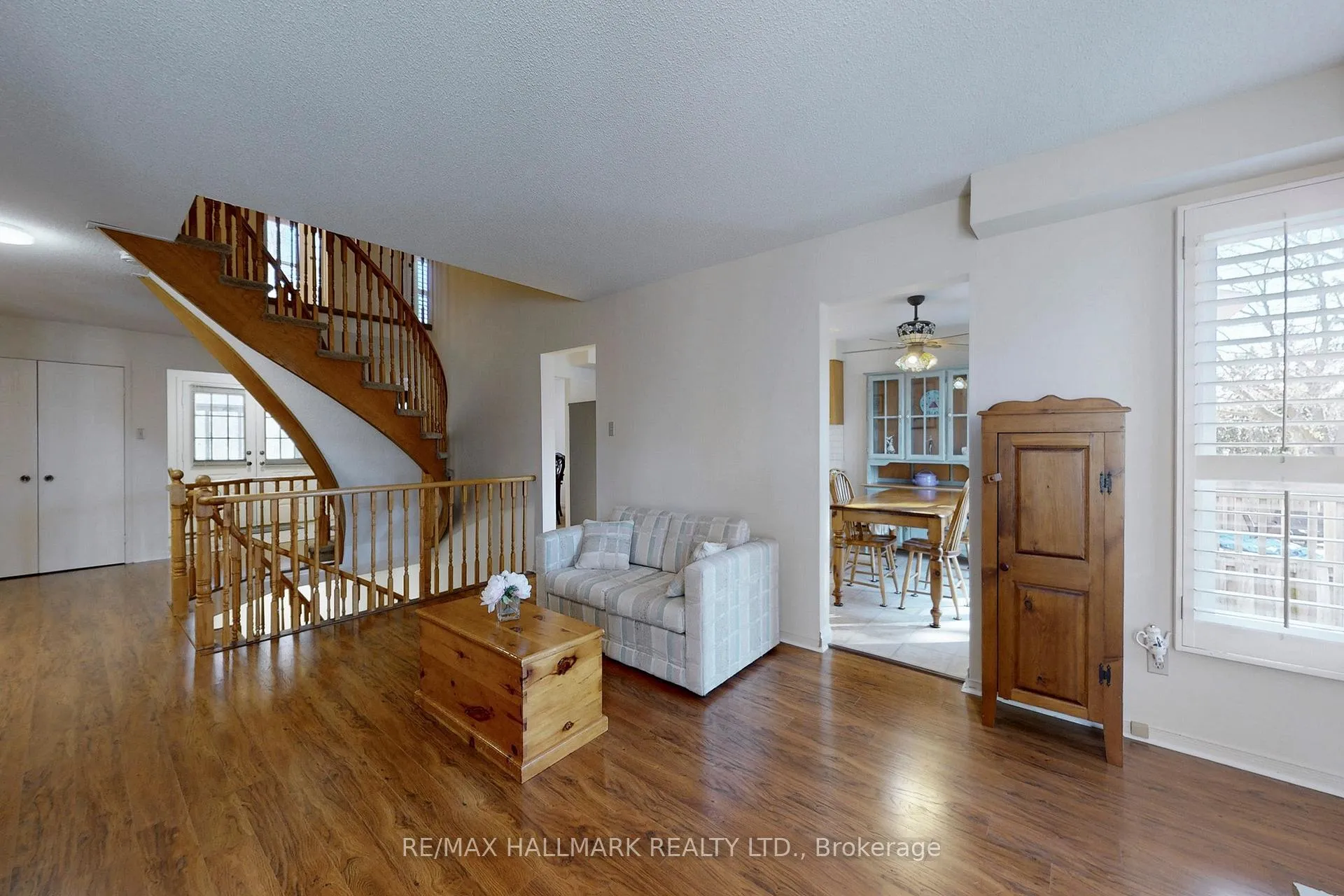Photo 7 of 5 Valley Crescent, Aurora, Aurora Heights — HOMEH