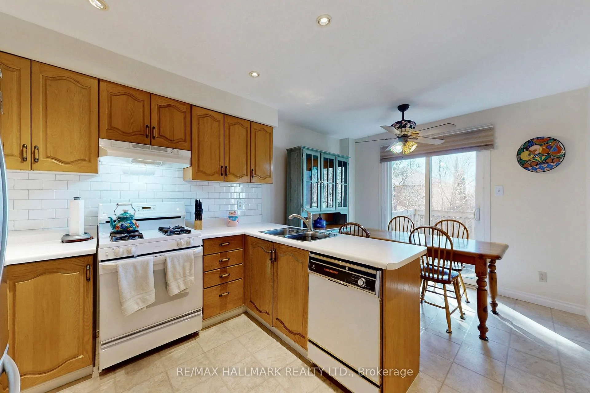 Photo 9 of 5 Valley Crescent, Aurora, Aurora Heights — HOMEH