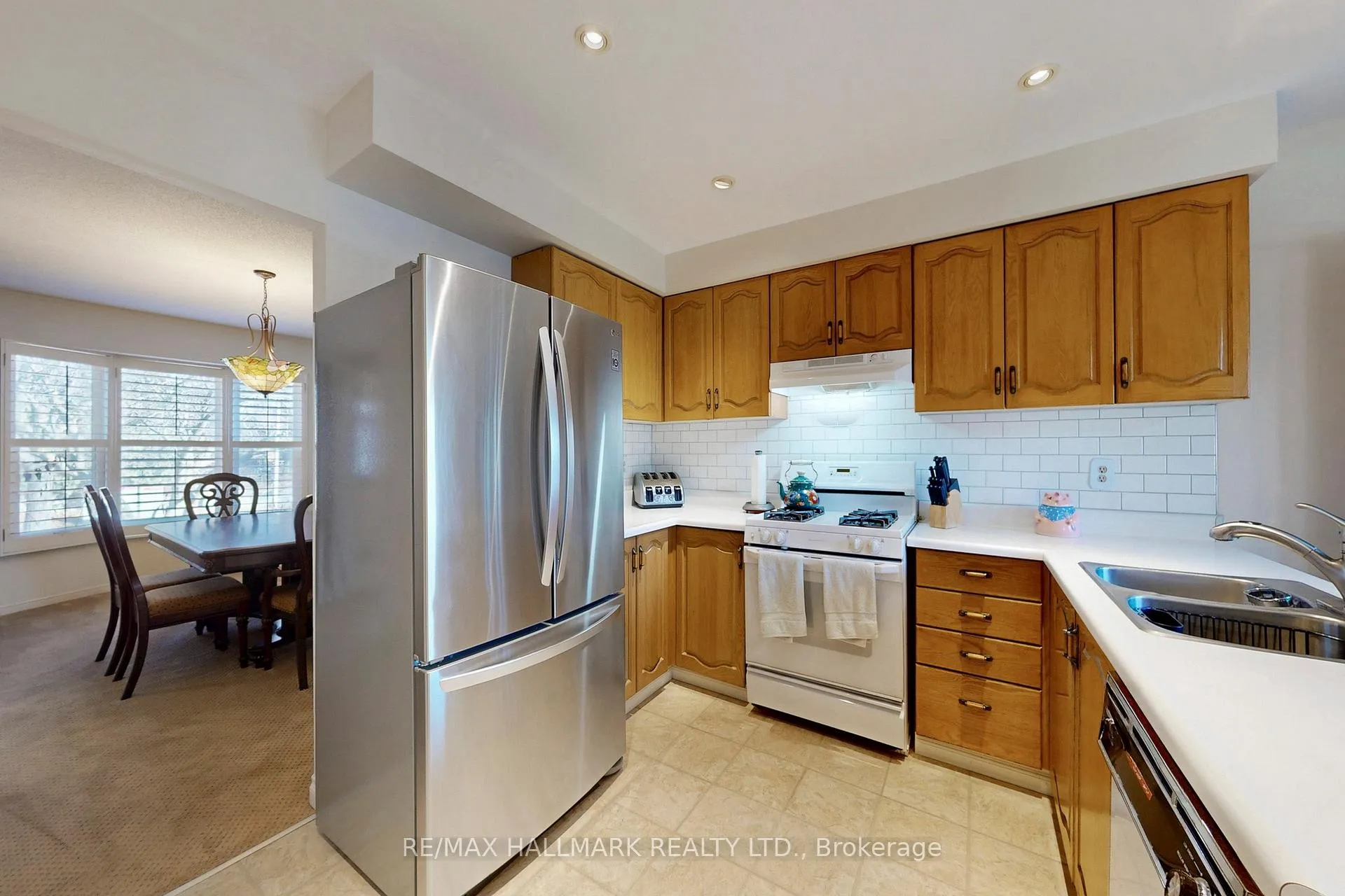 Photo 10 of 5 Valley Crescent, Aurora, Aurora Heights — HOMEH