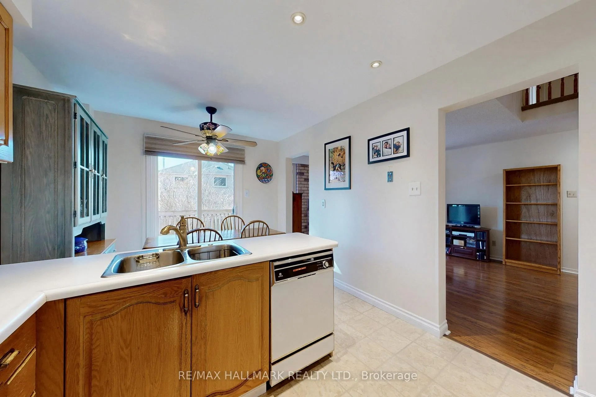 Photo 11 of 5 Valley Crescent, Aurora, Aurora Heights — HOMEH