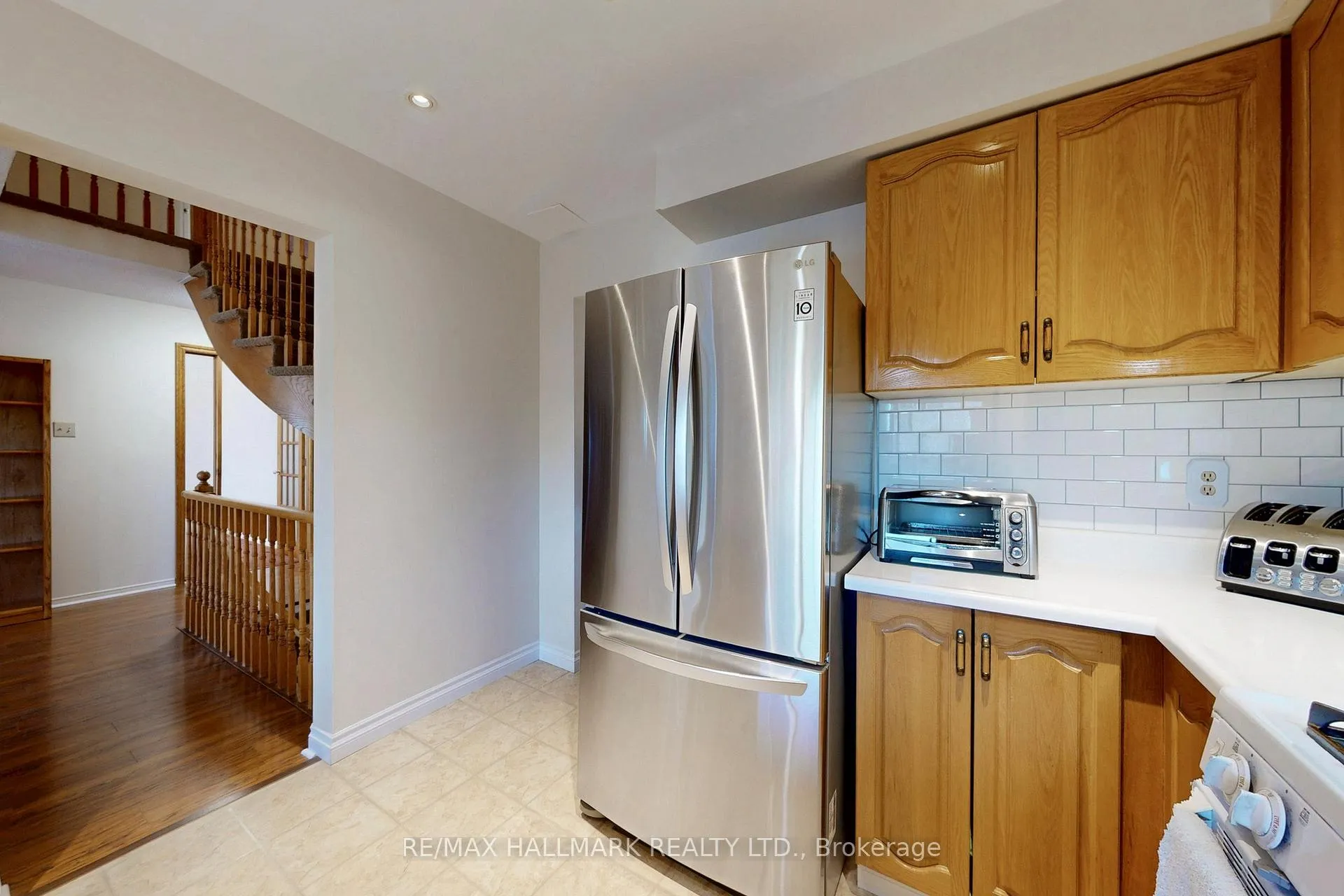 Photo 12 of 5 Valley Crescent, Aurora, Aurora Heights — HOMEH