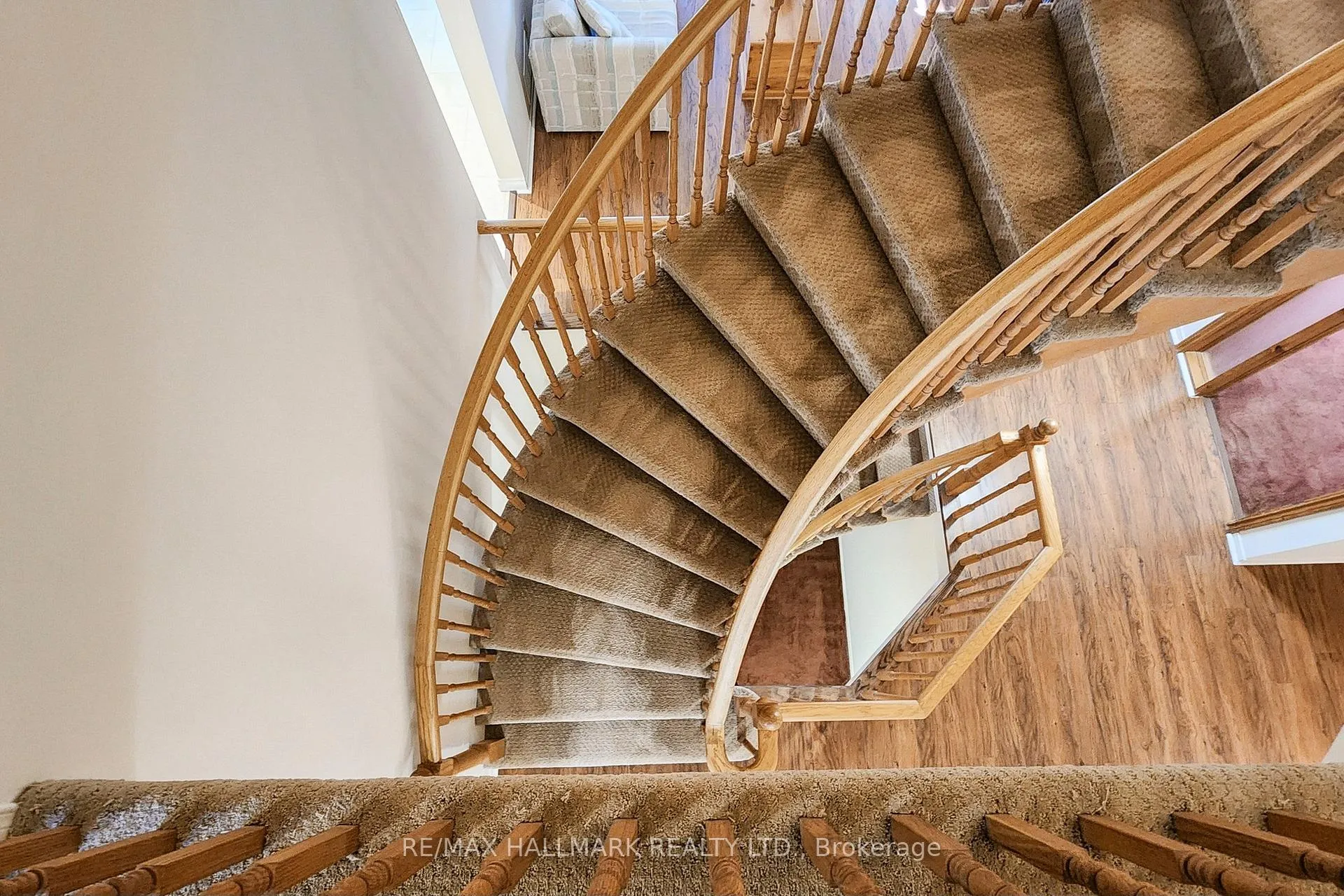 Photo 23 of 5 Valley Crescent, Aurora, Aurora Heights — HOMEH