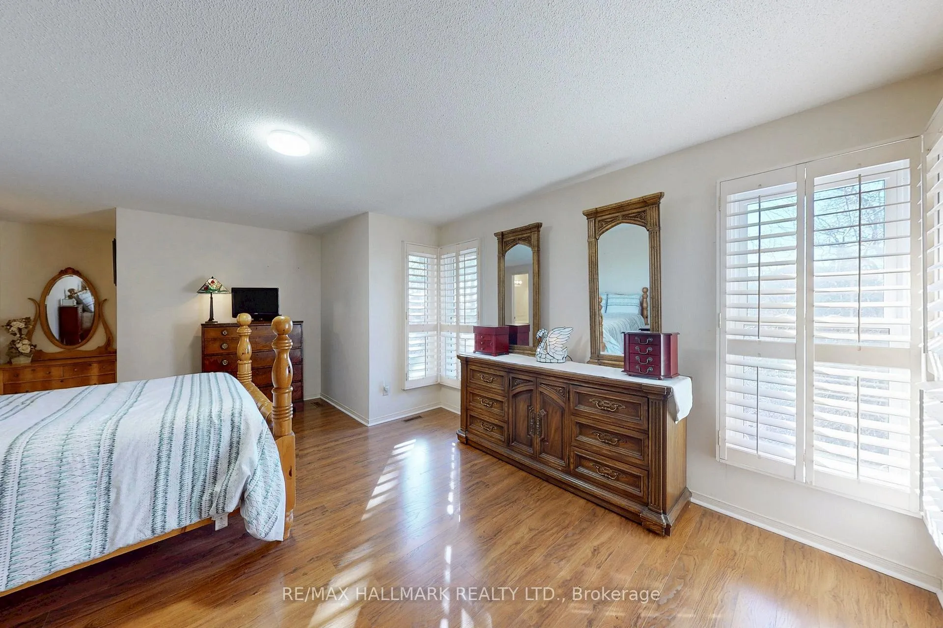 Photo 24 of 5 Valley Crescent, Aurora, Aurora Heights — HOMEH