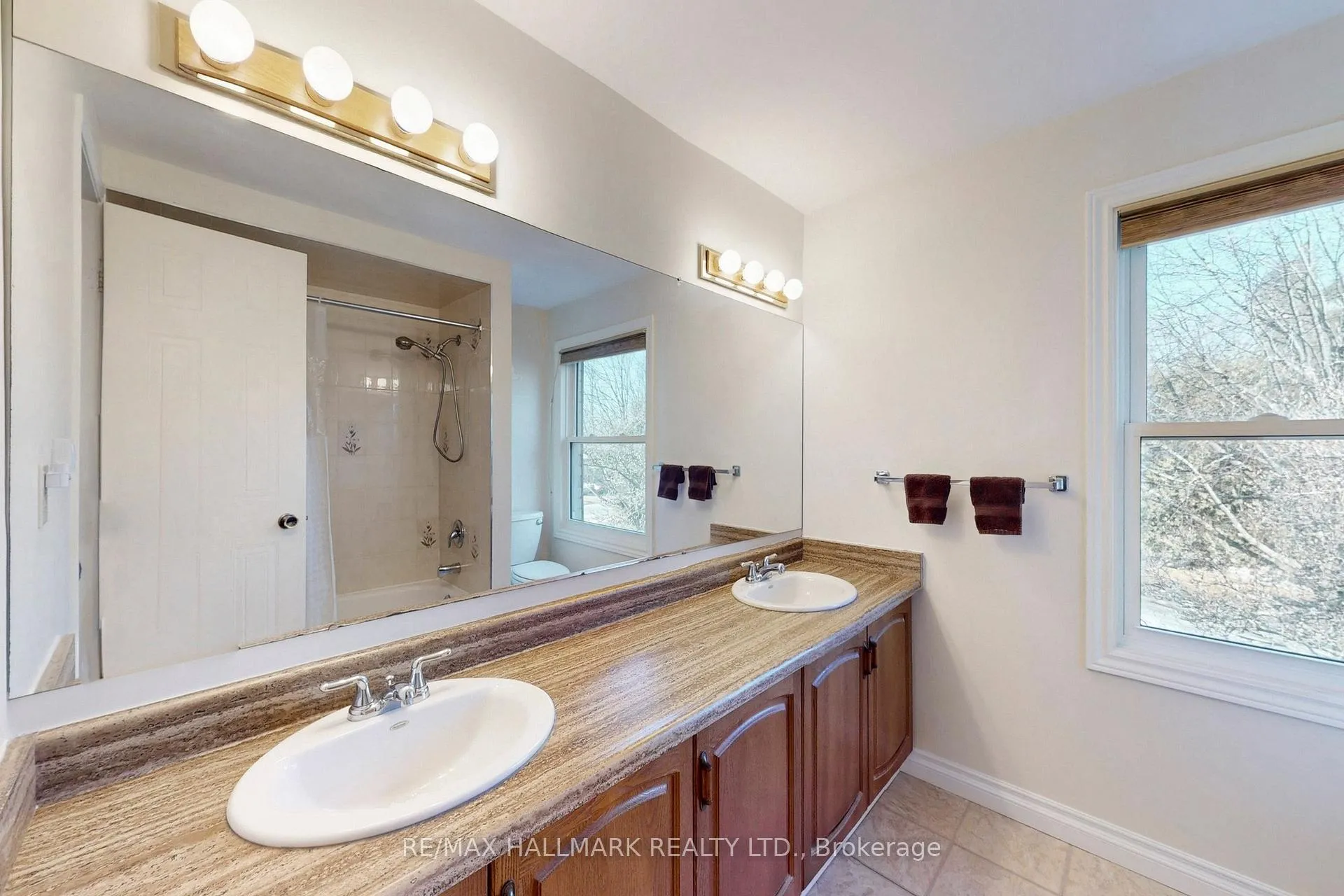 Photo 35 of 5 Valley Crescent, Aurora, Aurora Heights — HOMEH