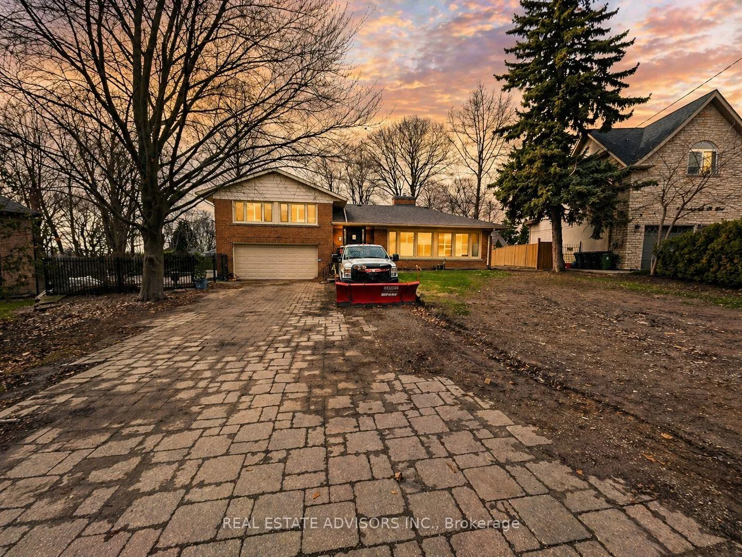 Front of 1 Lakehill Crescent