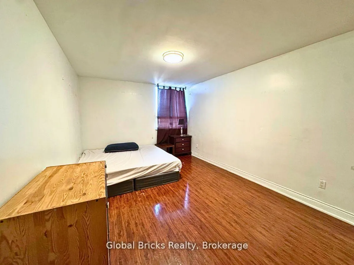 Photo 5 of Unit 2711, 5 Massey Square, Toronto, Crescent Town — HOMEH
