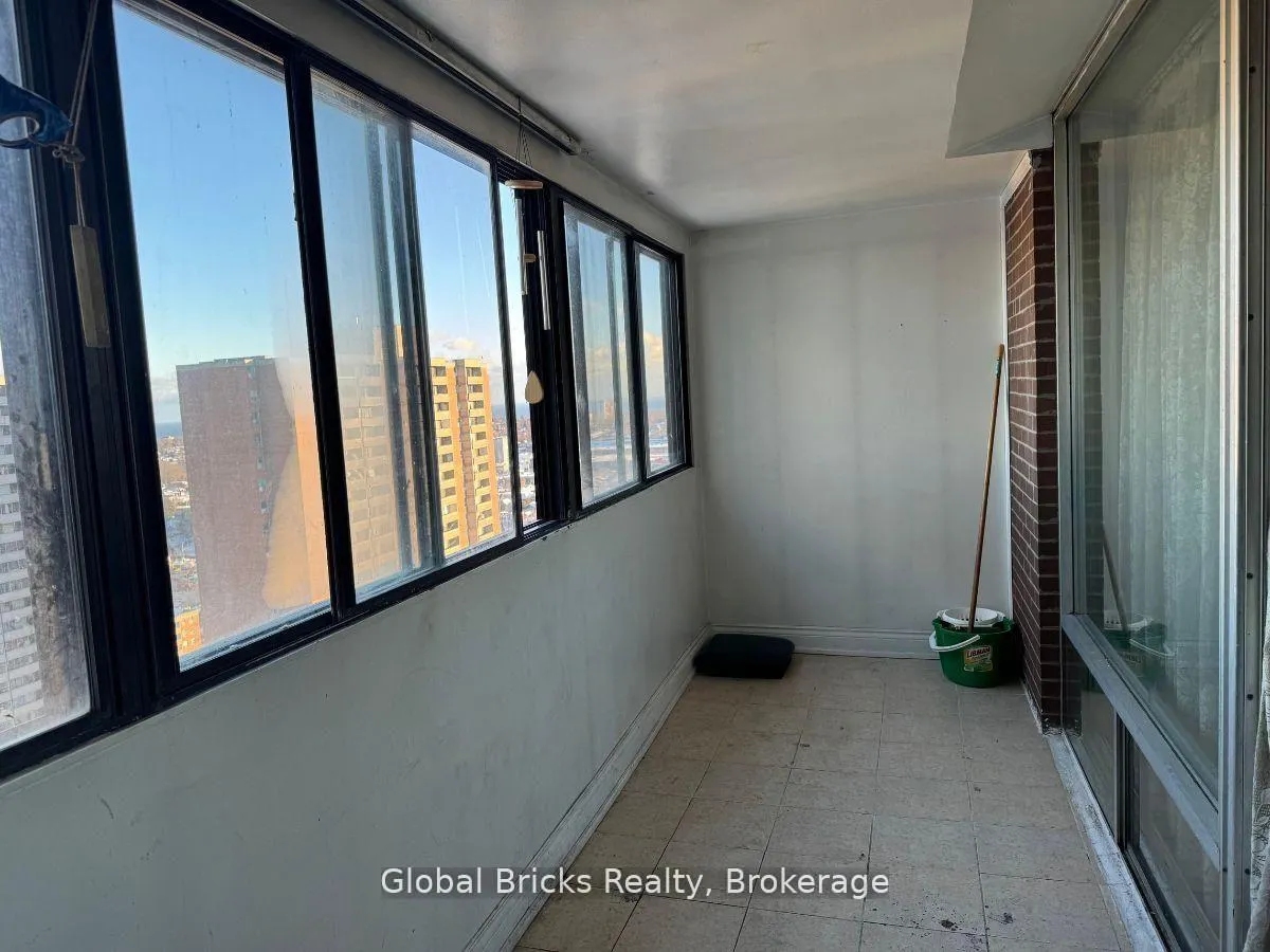 Photo 6 of Unit 2711, 5 Massey Square, Toronto, Crescent Town — HOMEH