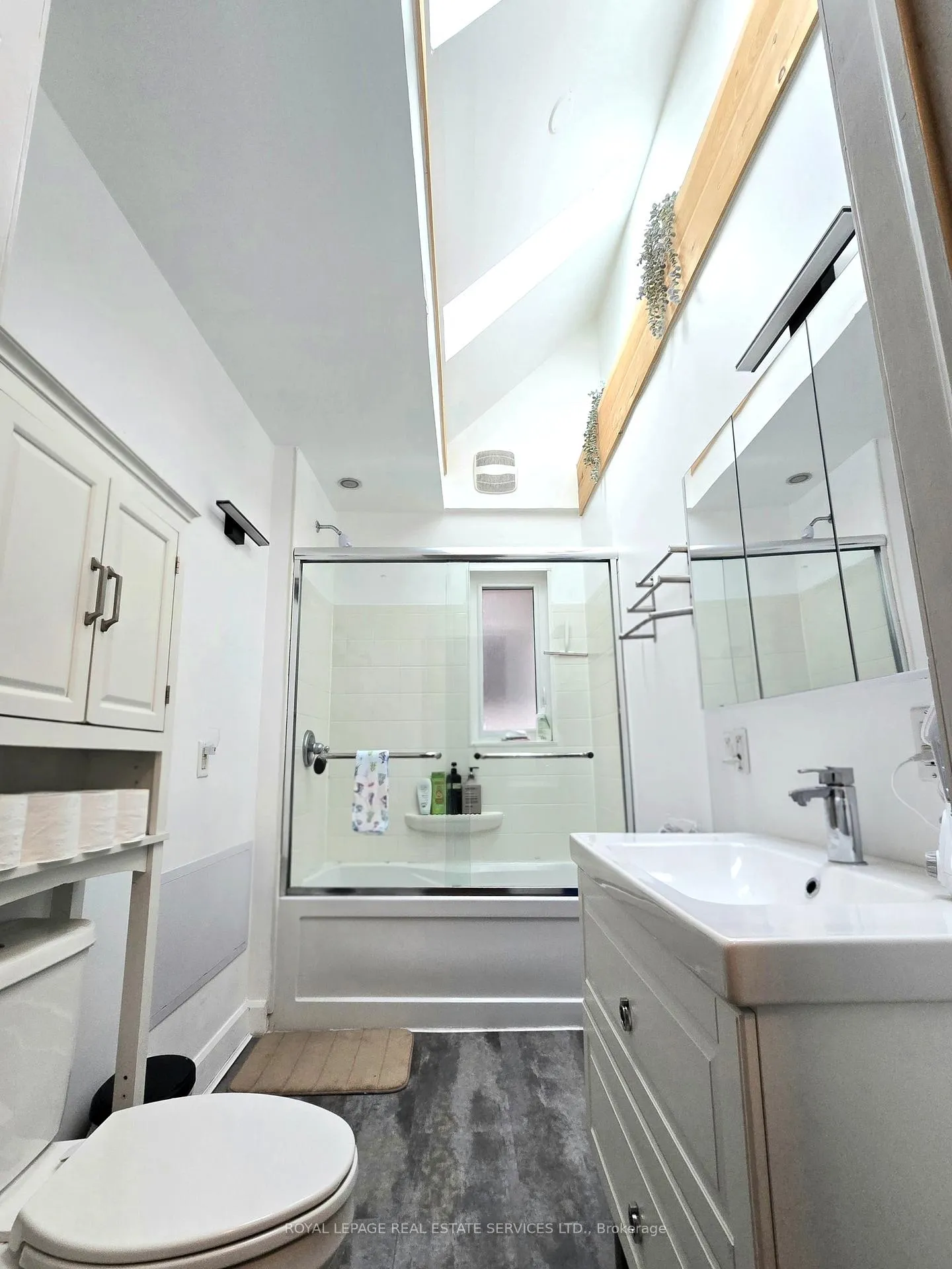 Photo 7 of Unit Upper, 1399 Lansdowne Avenue, Toronto, Corso Italia-Davenport — HOMEH