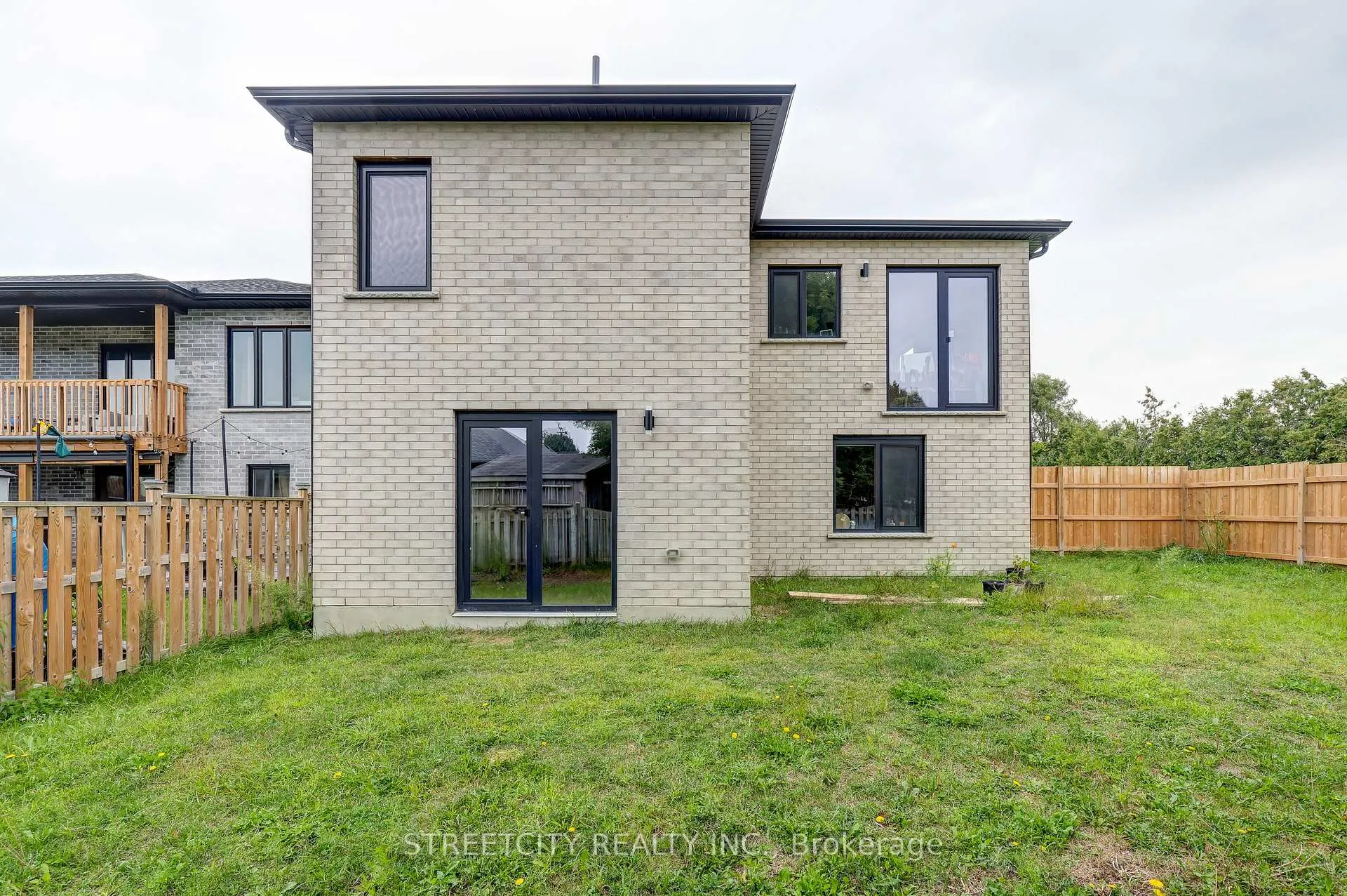 Photo 7 of 42 Alexander Circle, Strathroy-Caradoc, SE — HOMEH