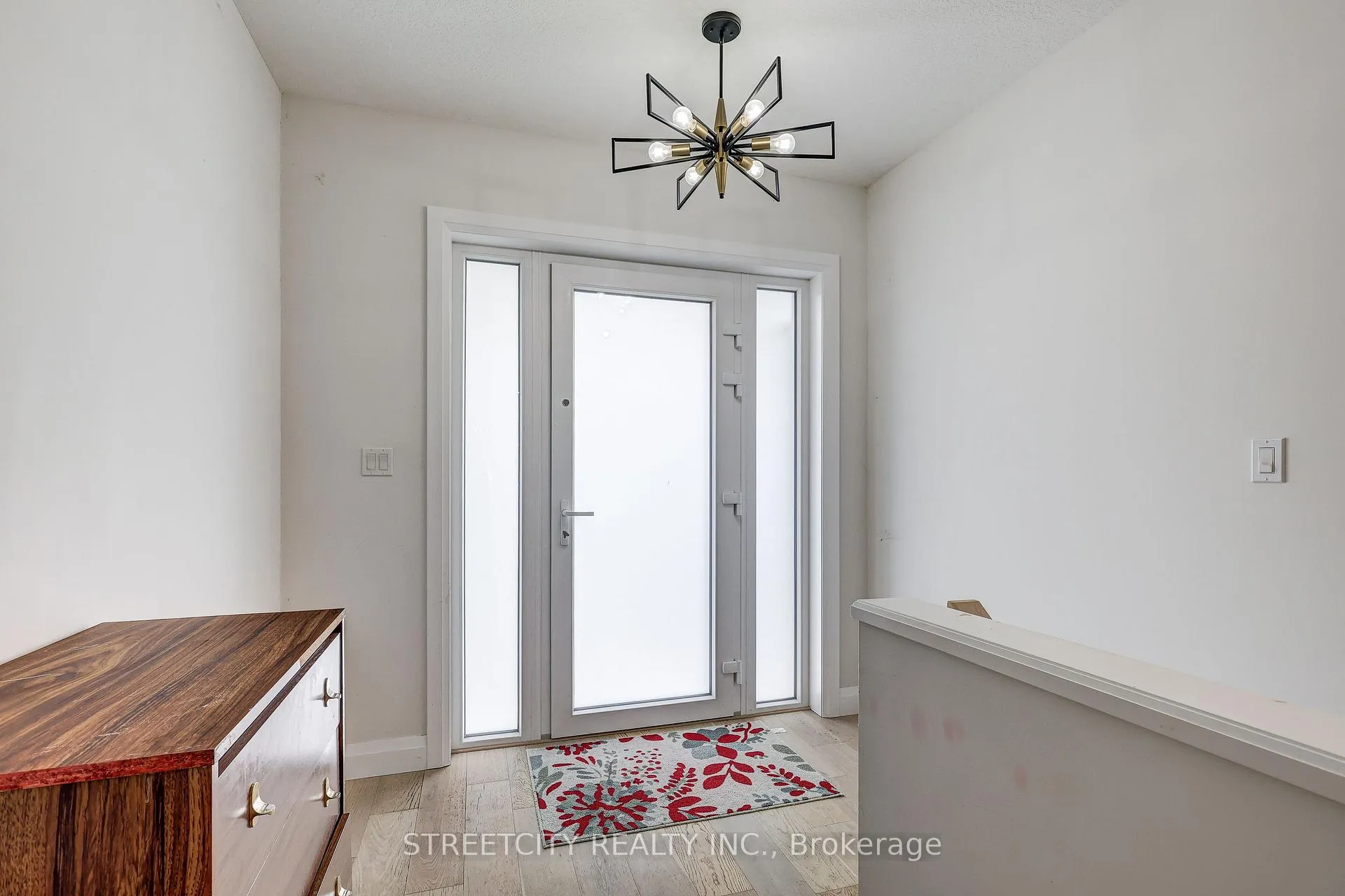 Photo 9 of 42 Alexander Circle, Strathroy-Caradoc, SE — HOMEH