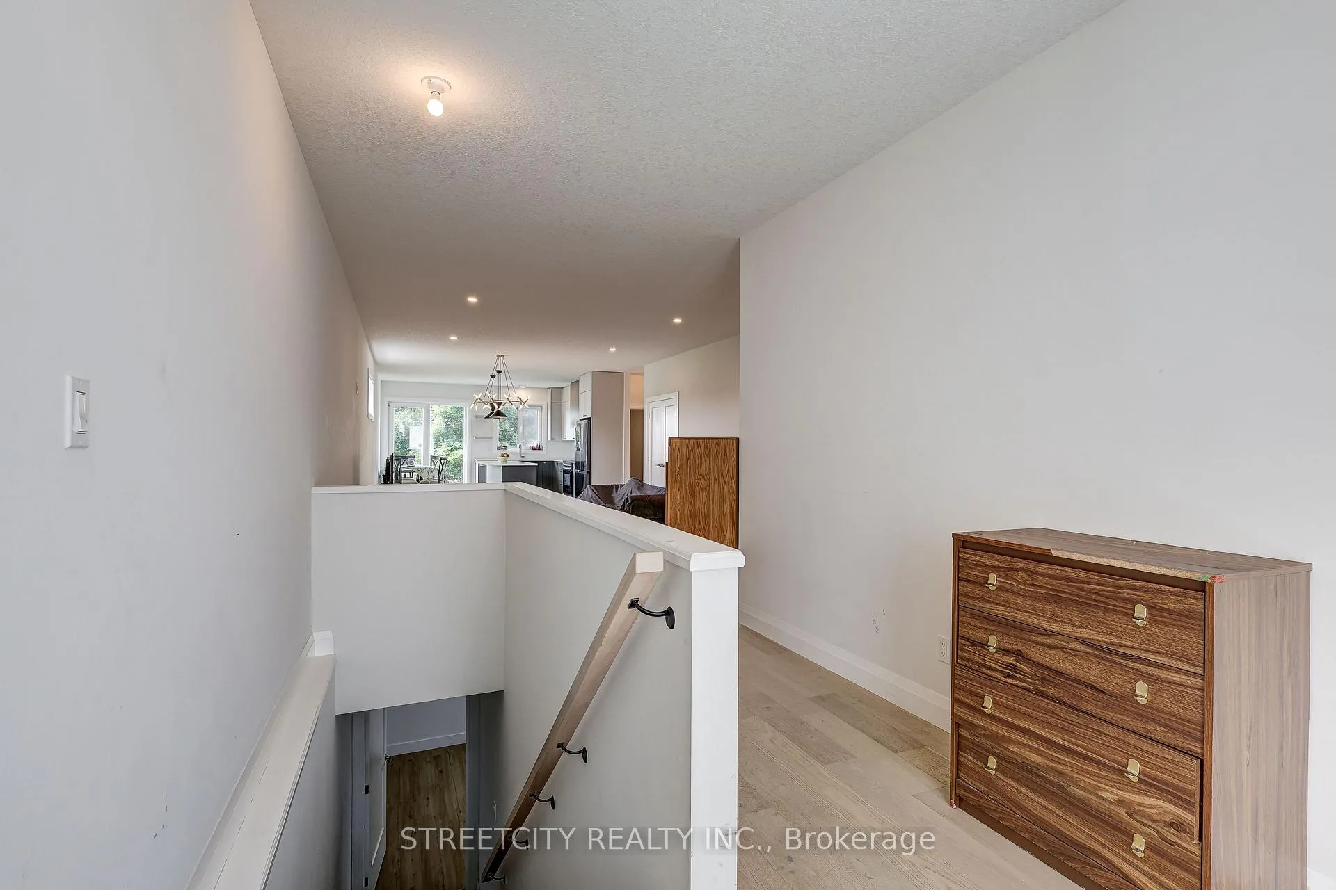 Photo 10 of 42 Alexander Circle, Strathroy-Caradoc, SE — HOMEH