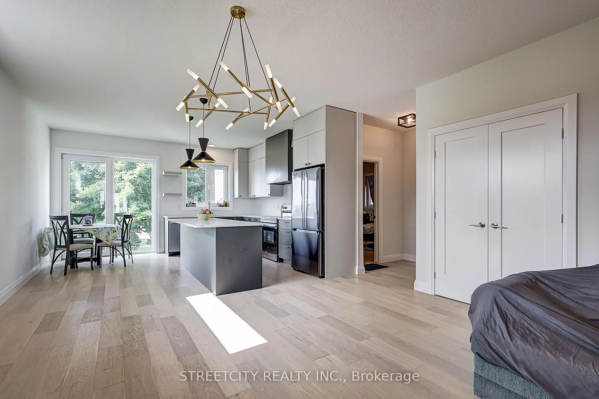 Photo 12 of 42 Alexander Circle, Strathroy-Caradoc, SE — HOMEH