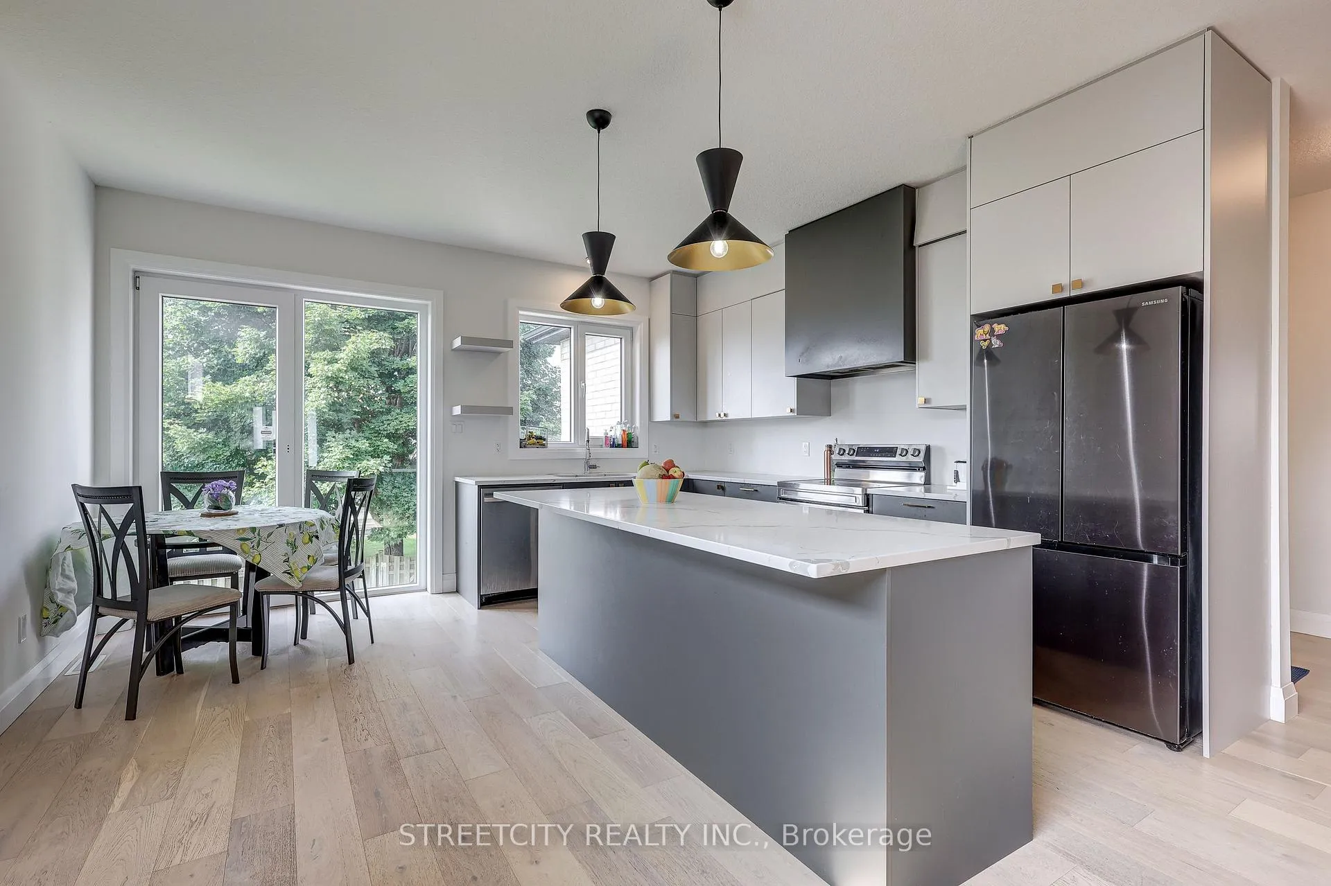 Photo 14 of 42 Alexander Circle, Strathroy-Caradoc, SE — HOMEH