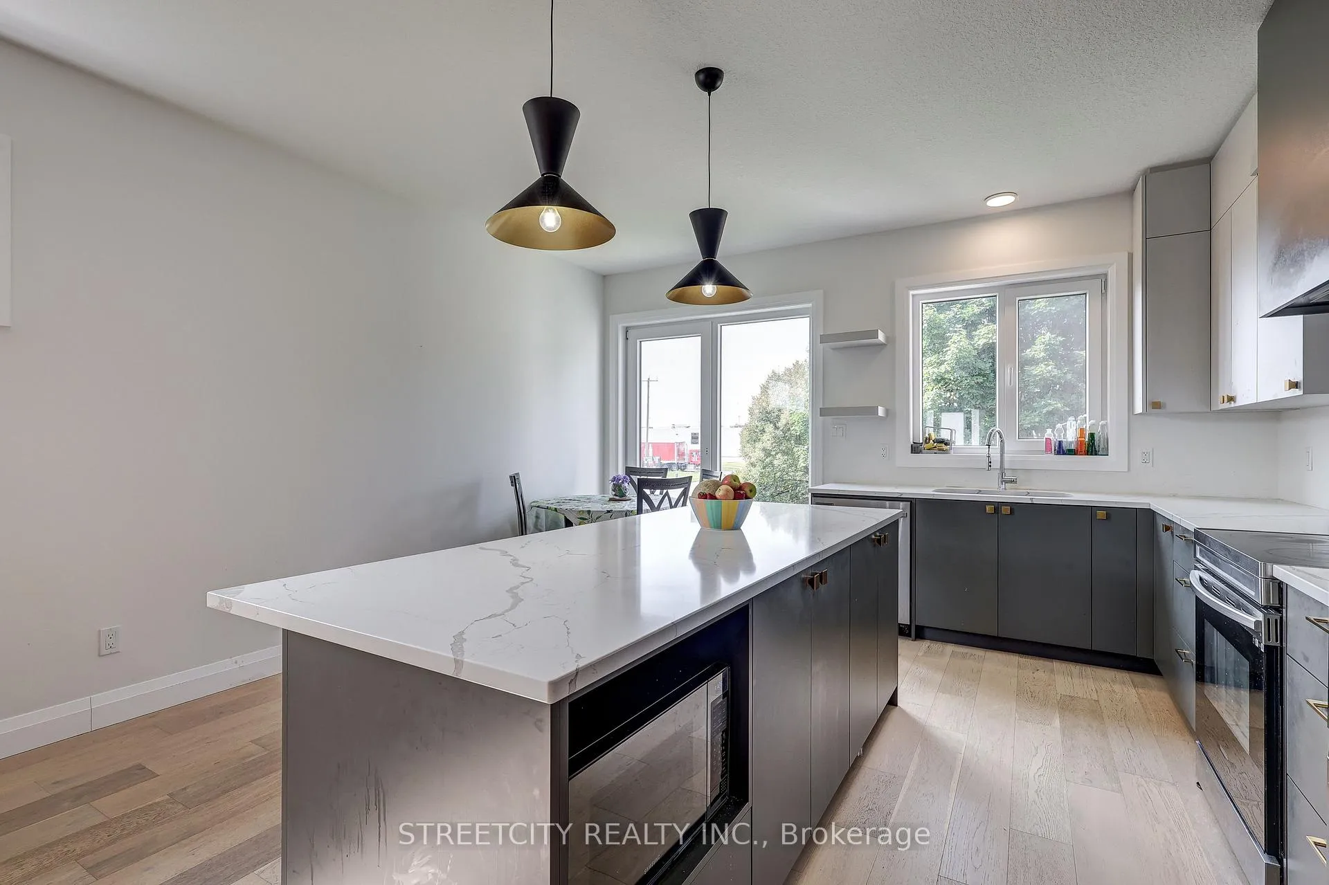 Photo 15 of 42 Alexander Circle, Strathroy-Caradoc, SE — HOMEH