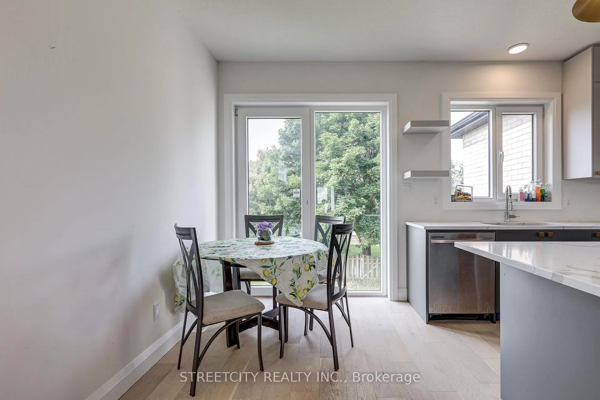 Photo 16 of 42 Alexander Circle, Strathroy-Caradoc, SE — HOMEH