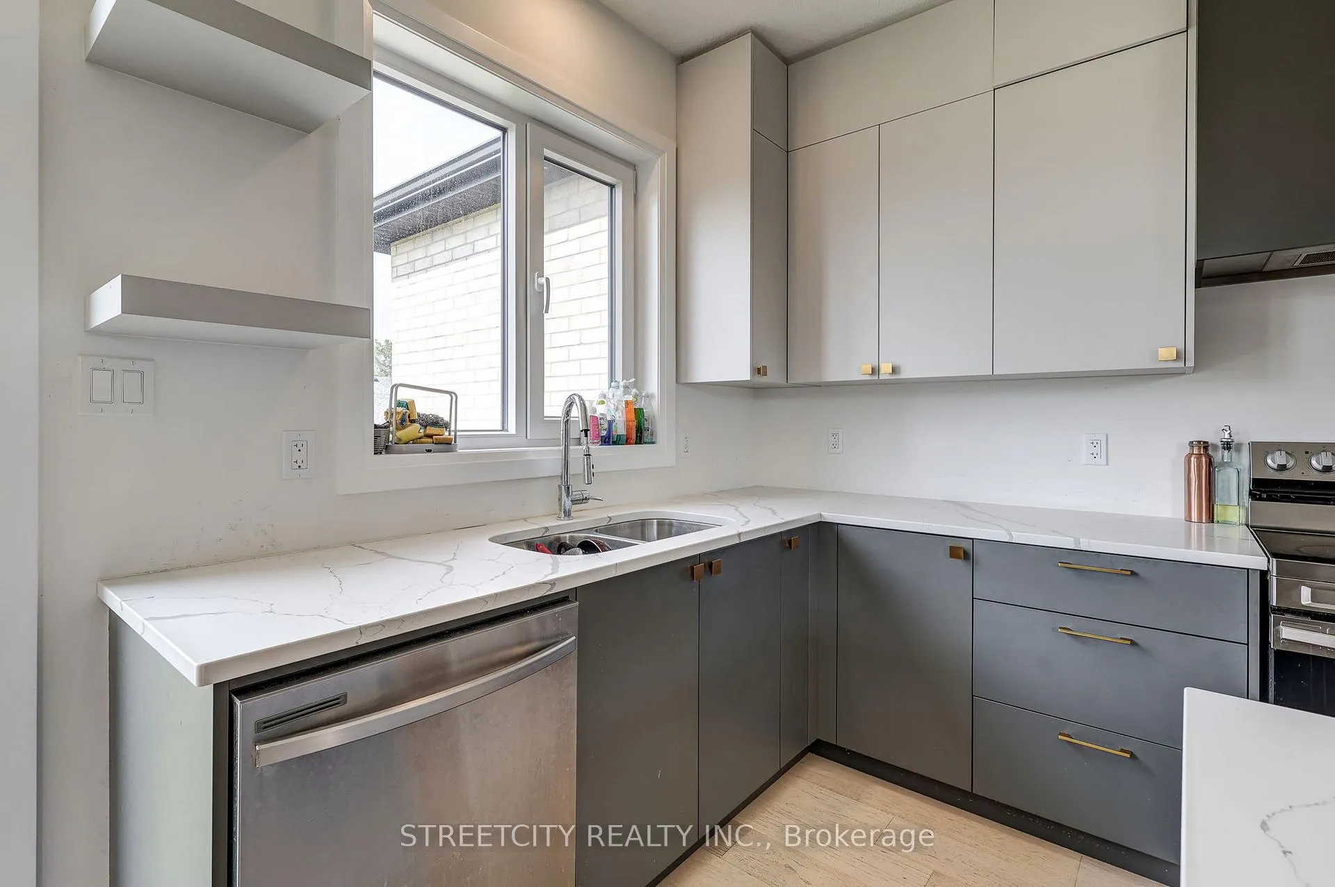Photo 18 of 42 Alexander Circle, Strathroy-Caradoc, SE — HOMEH