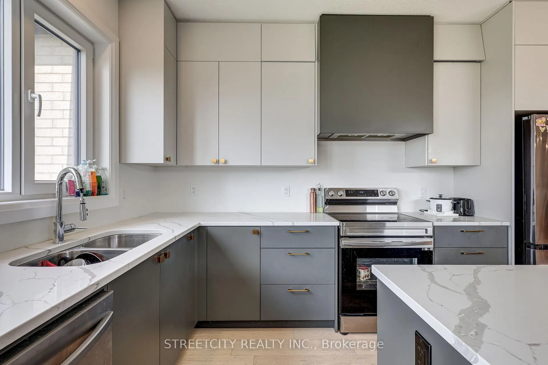 Photo 20 of 42 Alexander Circle, Strathroy-Caradoc, SE — HOMEH