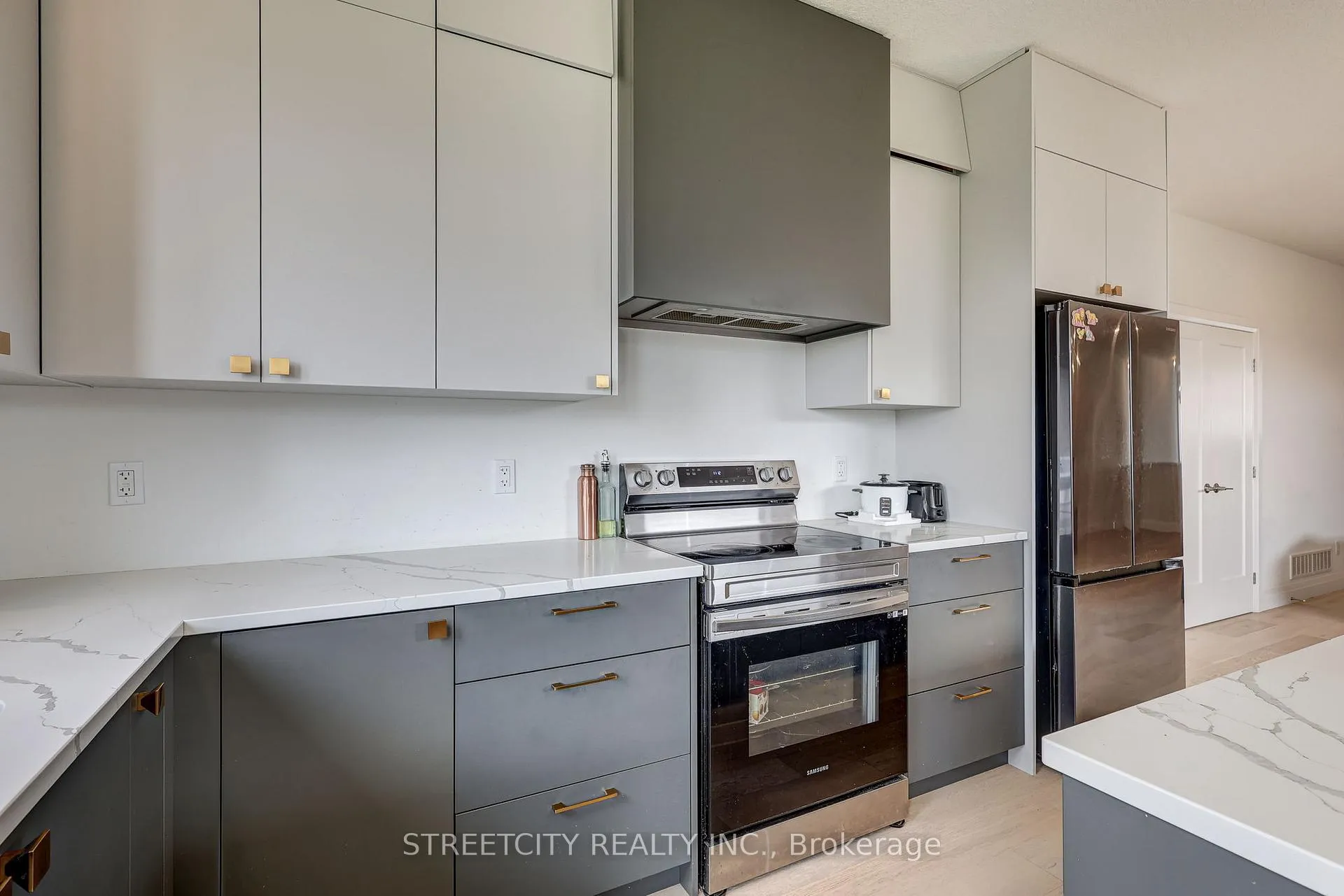 Photo 21 of 42 Alexander Circle, Strathroy-Caradoc, SE — HOMEH
