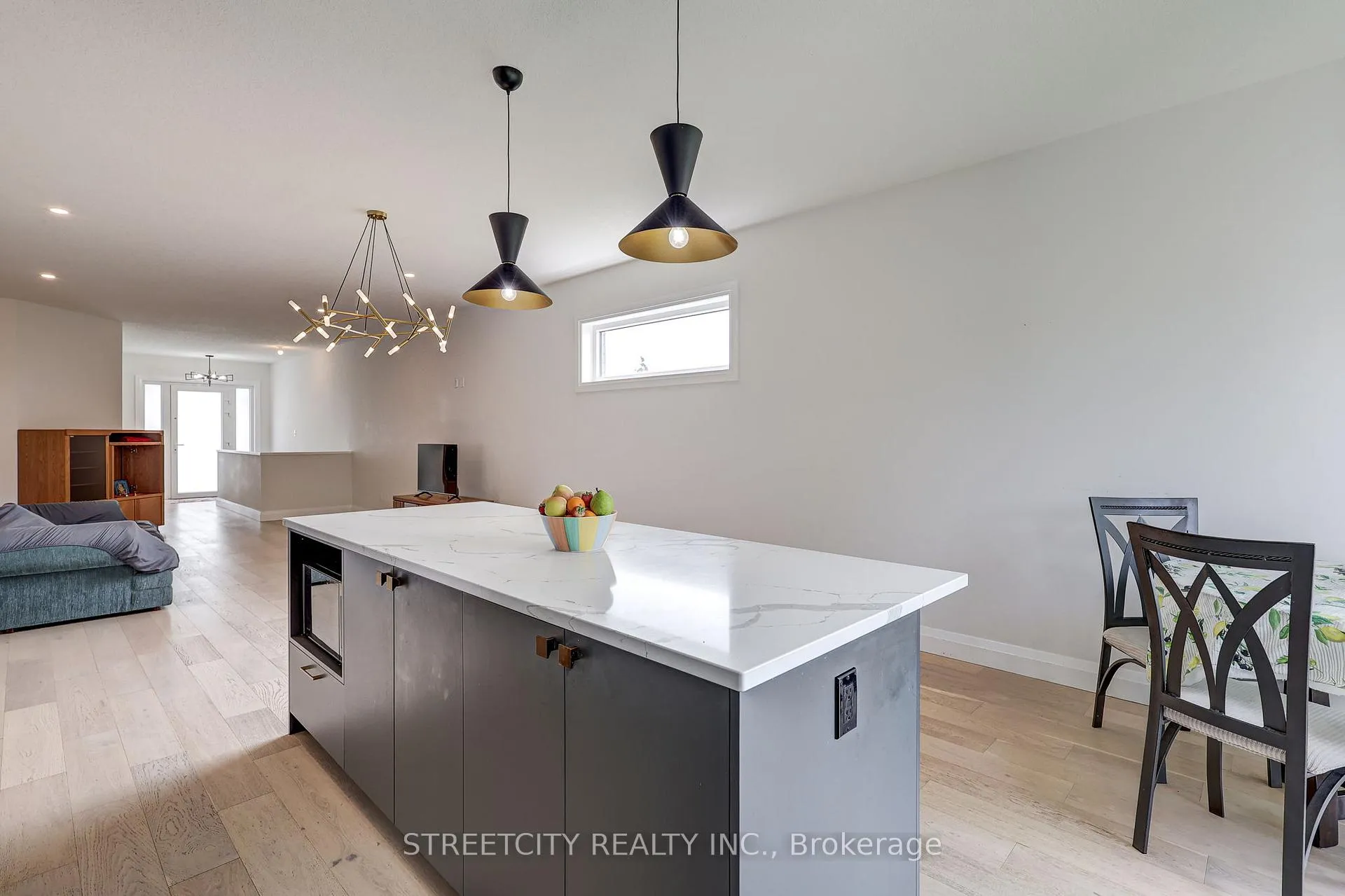 Photo 23 of 42 Alexander Circle, Strathroy-Caradoc, SE — HOMEH