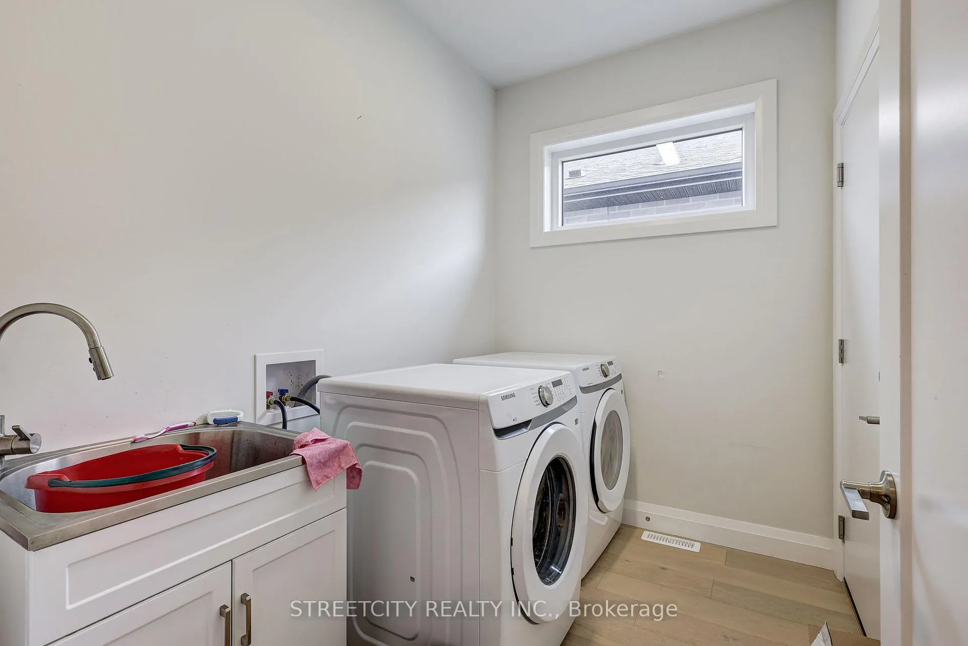 Photo 28 of 42 Alexander Circle, Strathroy-Caradoc, SE — HOMEH