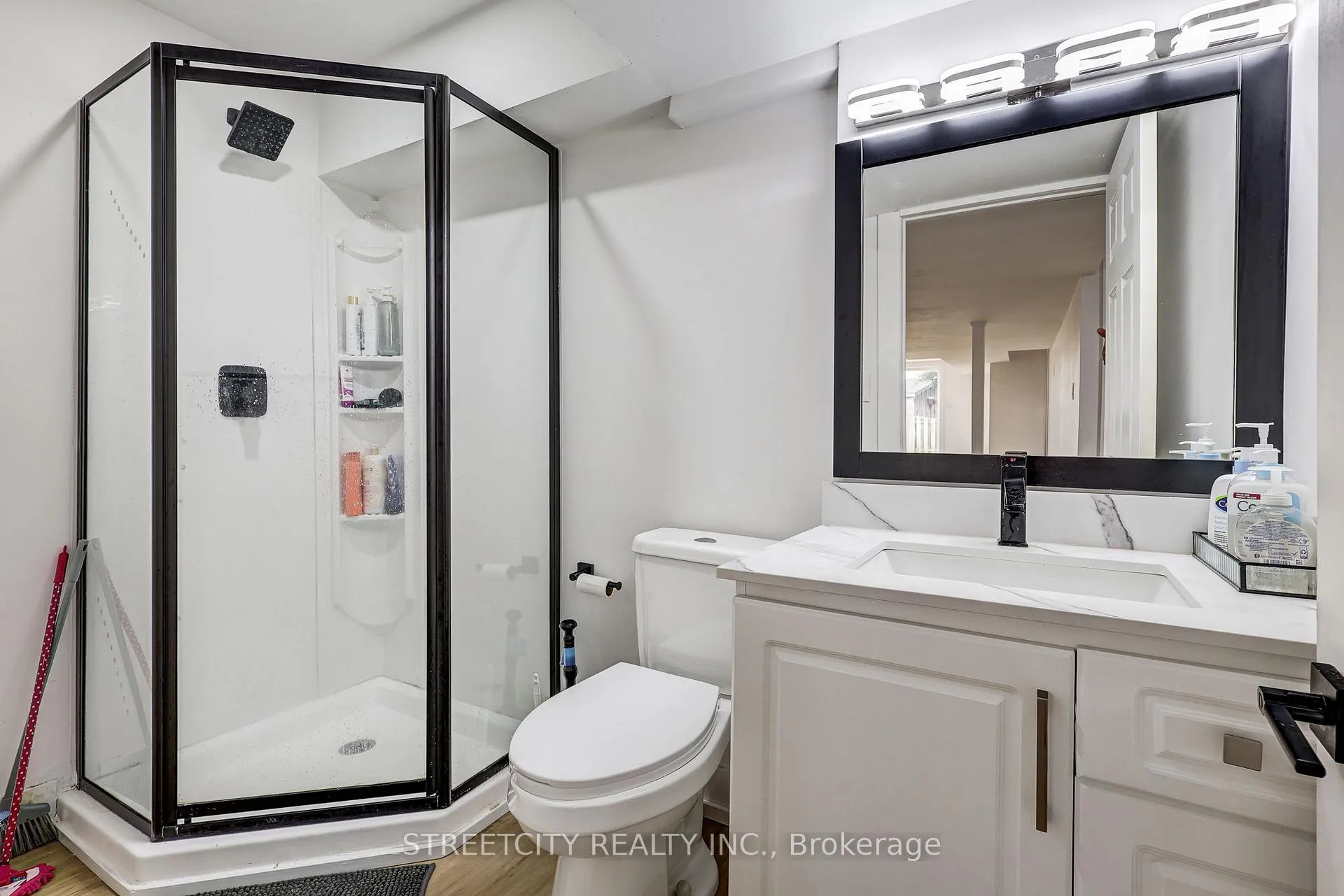 Photo 31 of 42 Alexander Circle, Strathroy-Caradoc, SE — HOMEH