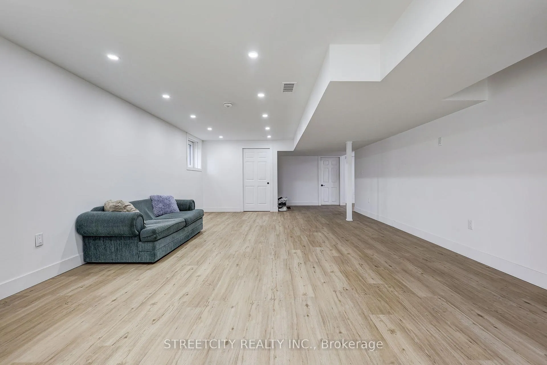 Photo 32 of 42 Alexander Circle, Strathroy-Caradoc, SE — HOMEH