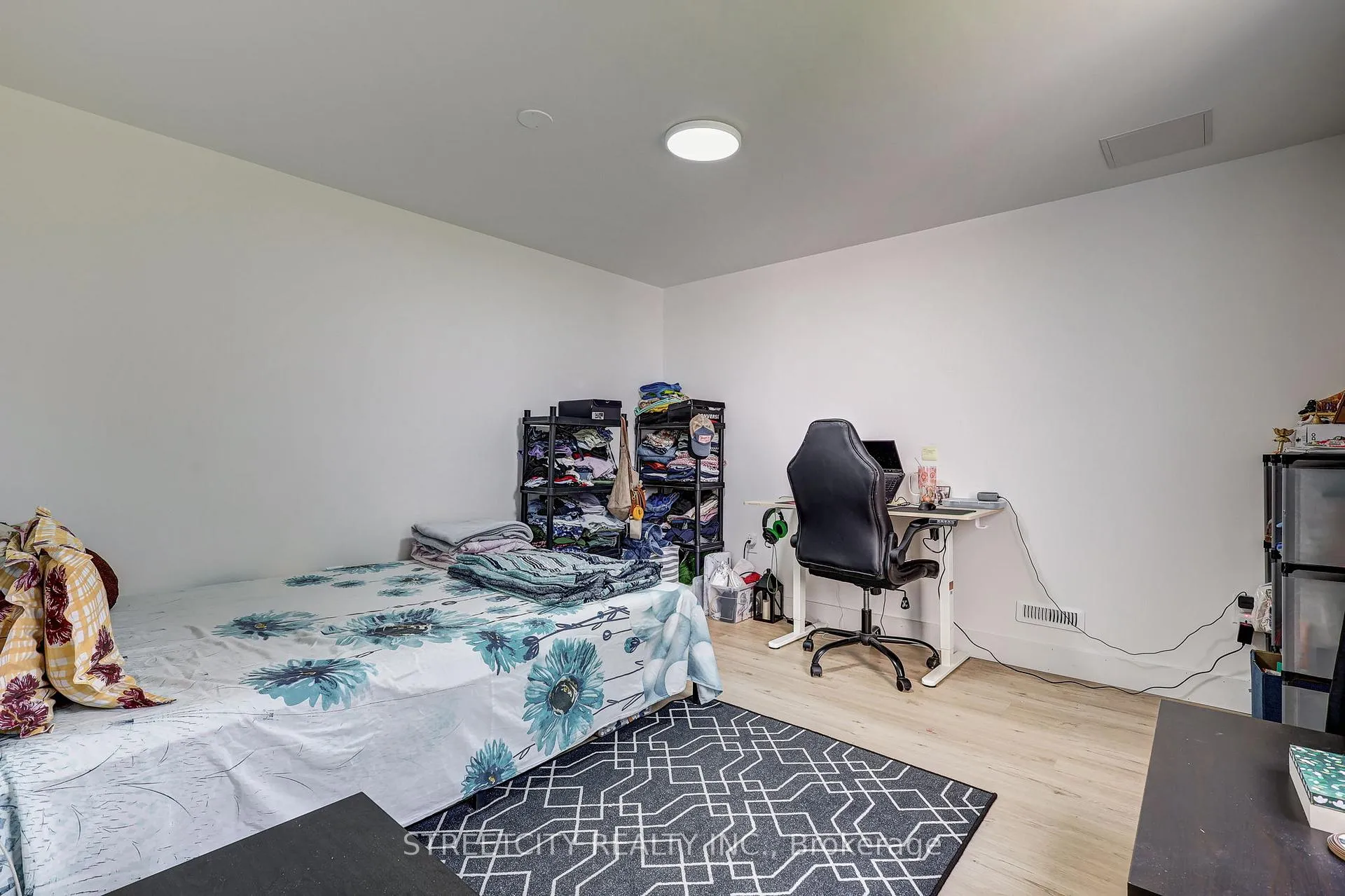 Photo 34 of 42 Alexander Circle, Strathroy-Caradoc, SE — HOMEH