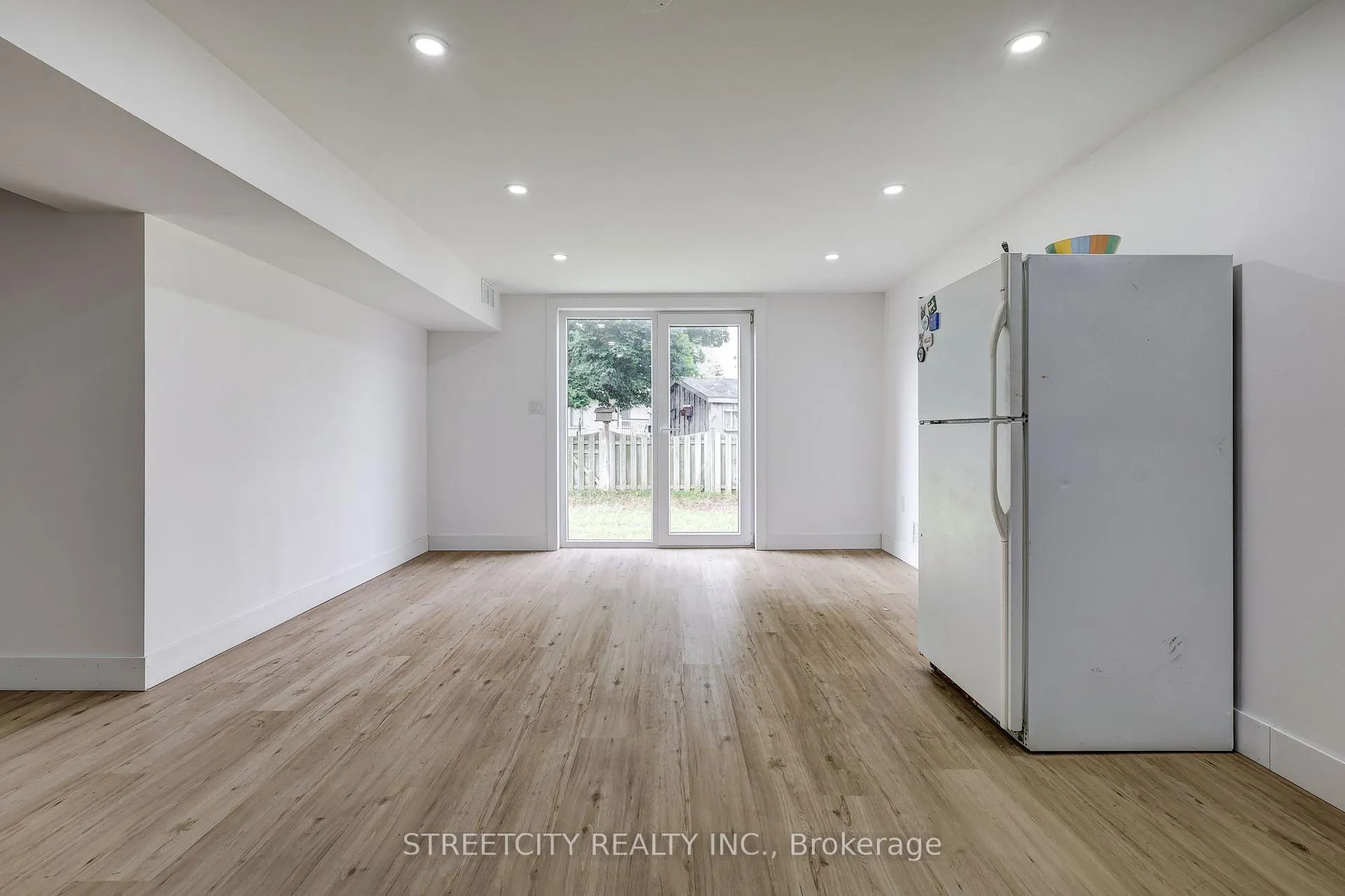 Photo 36 of 42 Alexander Circle, Strathroy-Caradoc, SE — HOMEH