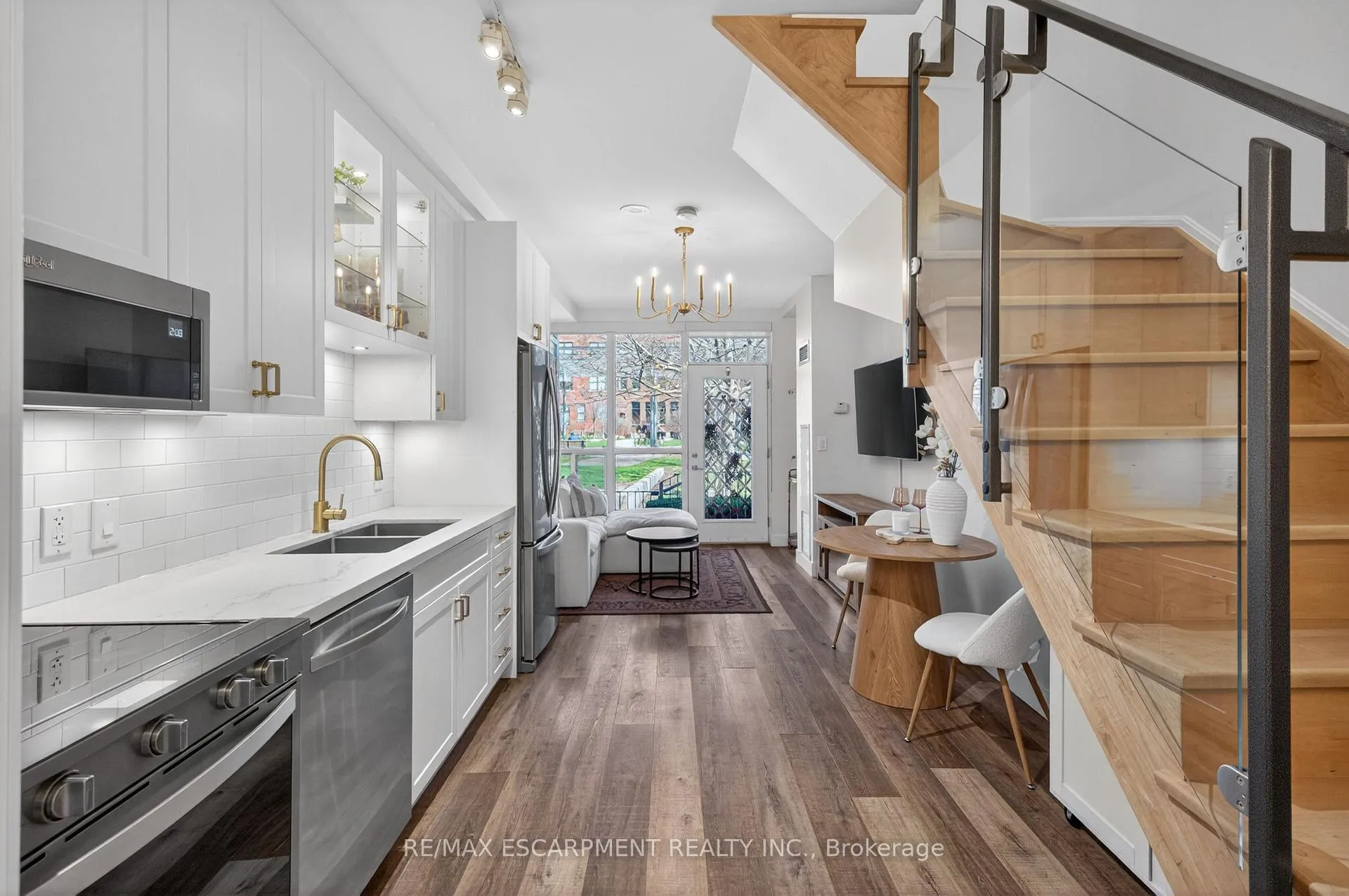 Front of Unit 127, 1005 King Street W