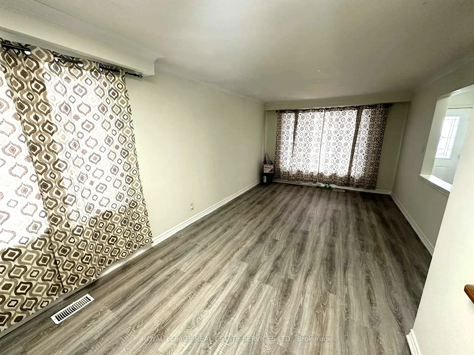 Photo 4 of 7 Kingsmere Crescent, Brampton, Northwood Park — HOMEH