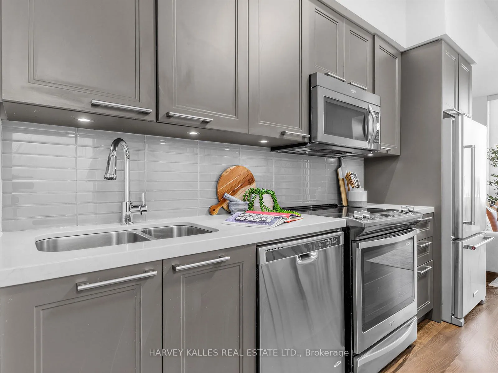 Photo 5 of Unit TH 13, 30 Roehampton Avenue, Toronto, Mount Pleasant West — HOMEH