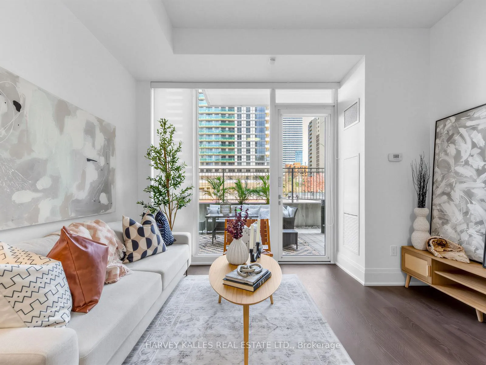 Photo 6 of Unit TH 13, 30 Roehampton Avenue, Toronto, Mount Pleasant West — HOMEH