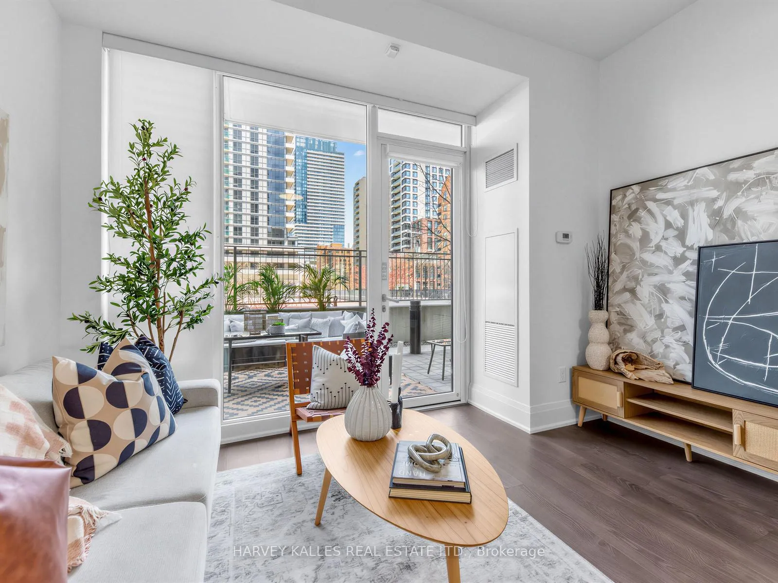 Photo 7 of Unit TH 13, 30 Roehampton Avenue, Toronto, Mount Pleasant West — HOMEH