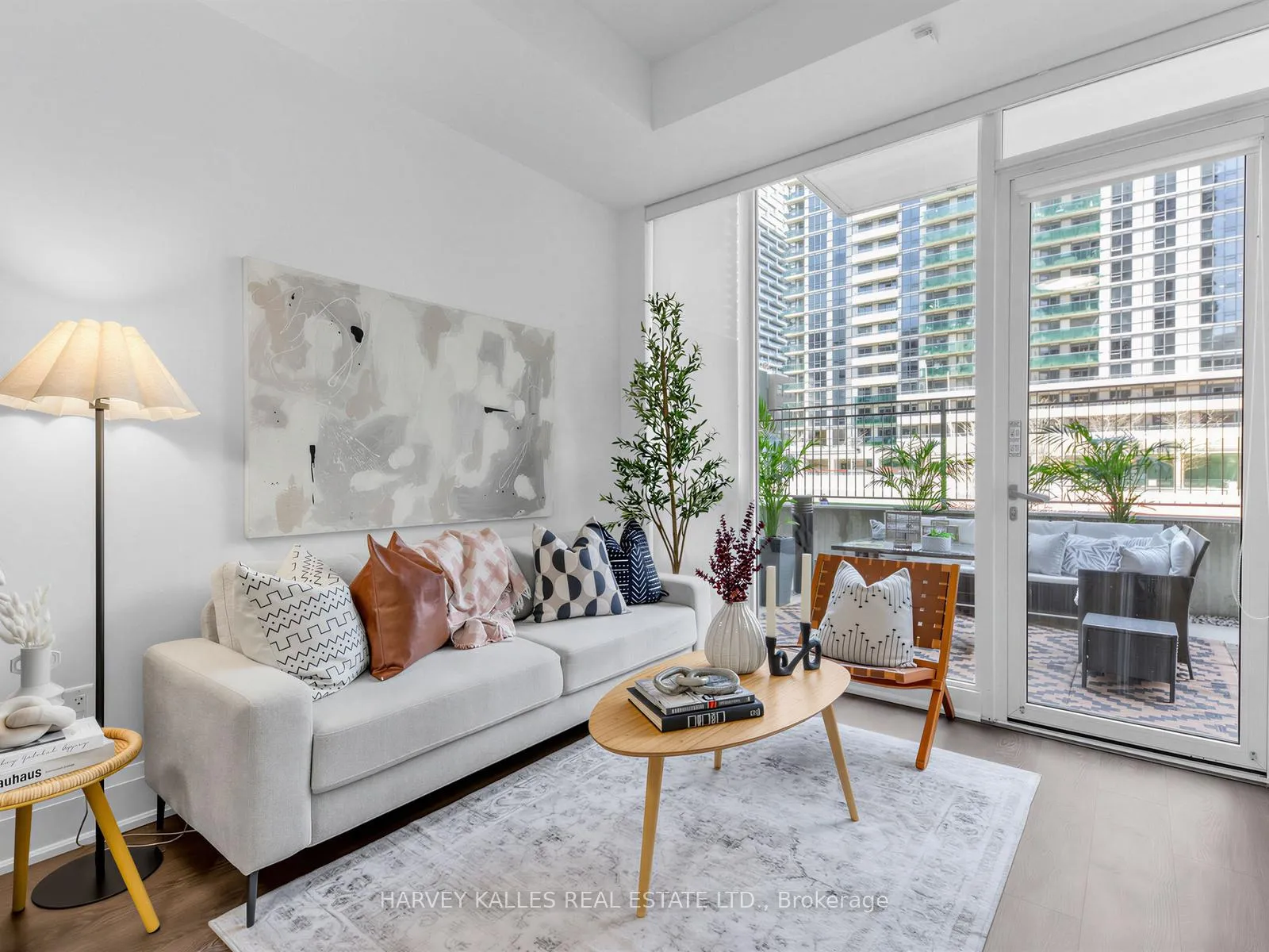 Photo 8 of Unit TH 13, 30 Roehampton Avenue, Toronto, Mount Pleasant West — HOMEH