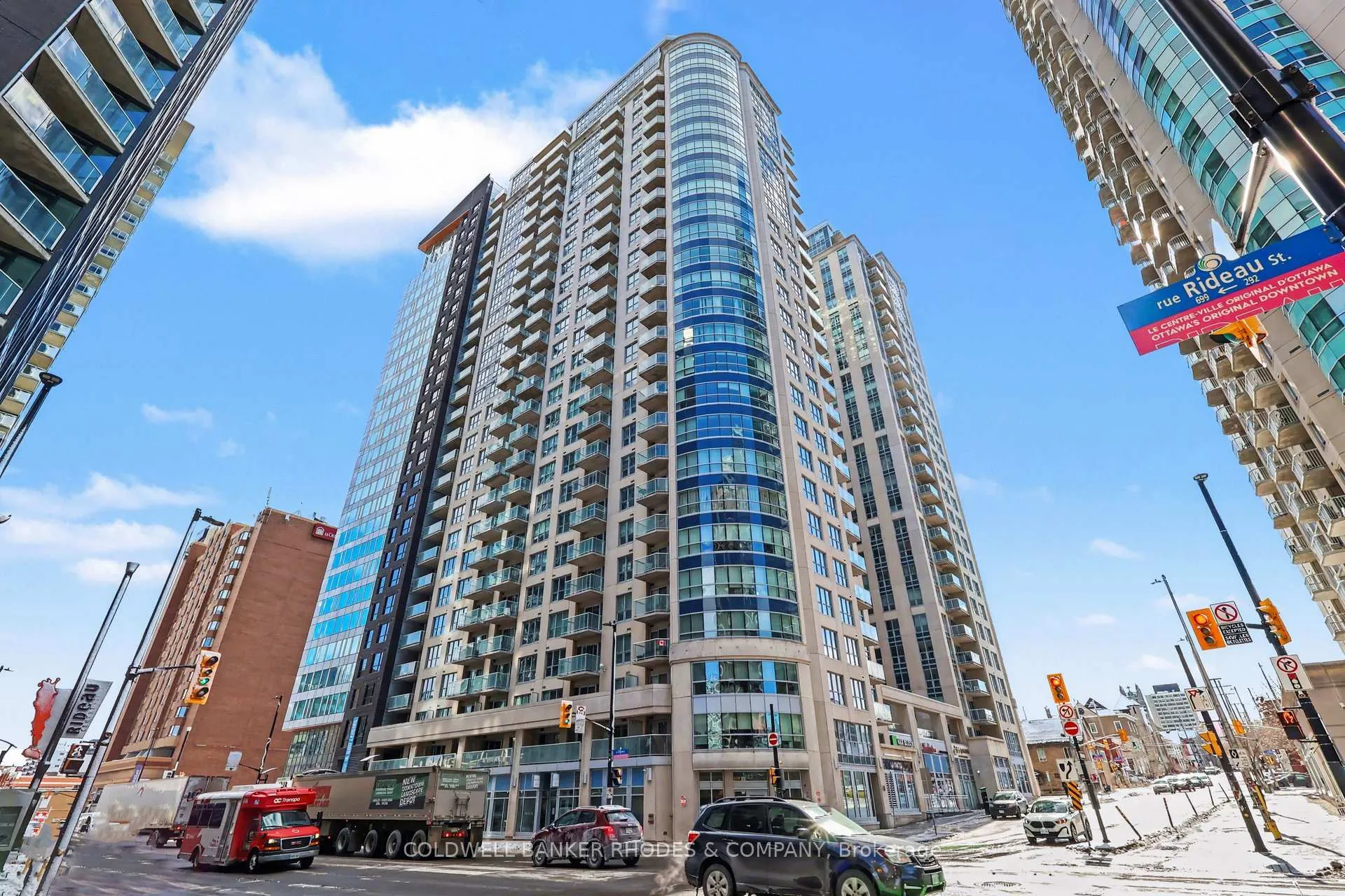 Front of Unit 1809, 242 Rideau Street