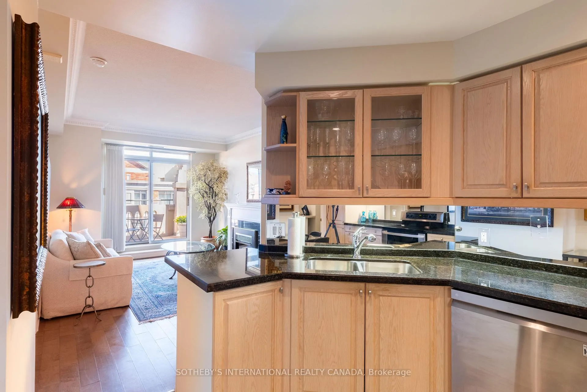 Photo 8 of Unit PH08, 10 Old Mill Trail, Etobicoke, Kingsway South — HOMEH